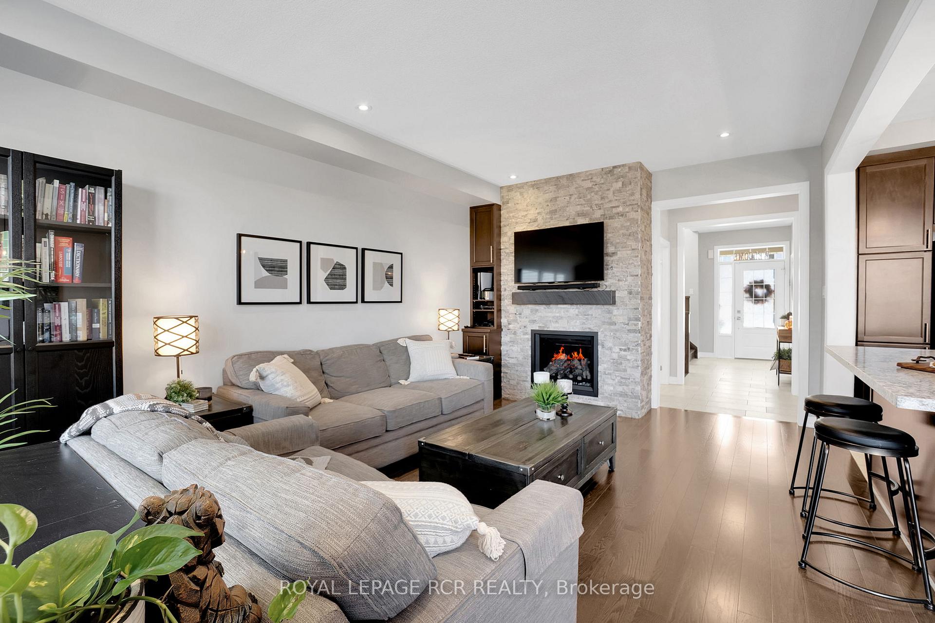 Photo 14 of 45 Martin Trail, New Tecumseth, Tottenham — HOMEH