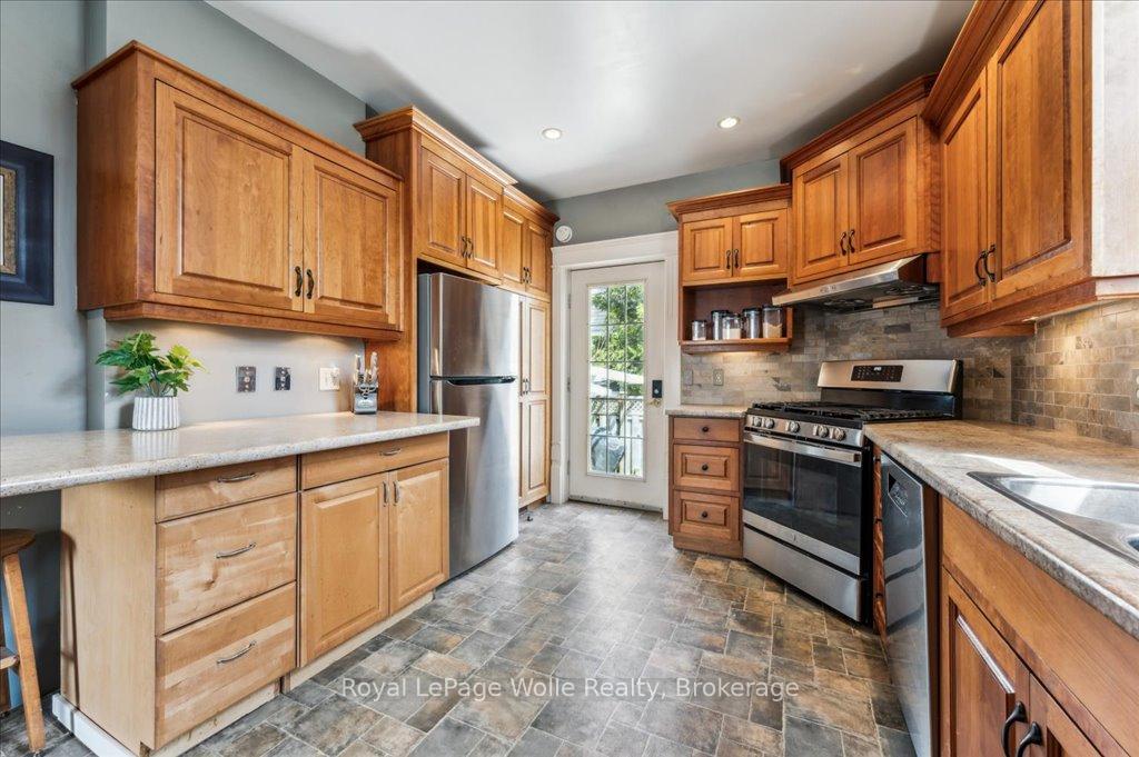 Photo 16 of 454 Wallace Avenue N, North Perth, Listowel — HOMEH