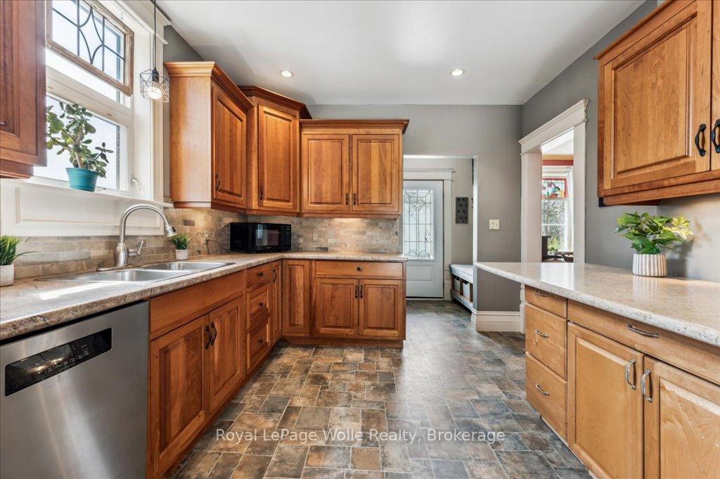 Photo 18 of 454 Wallace Avenue N, North Perth, Listowel — HOMEH