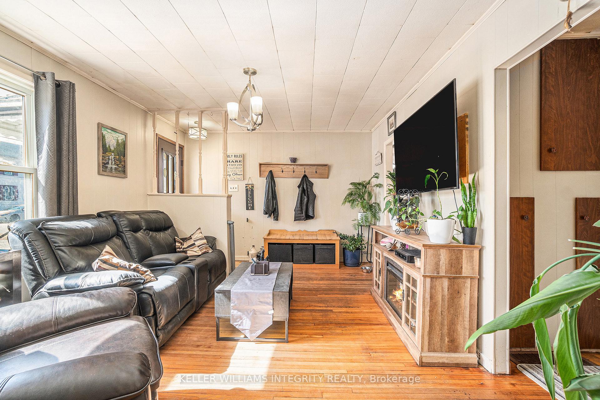 Photo 7 of 93 Beckwith Street E, Perth — HOMEH