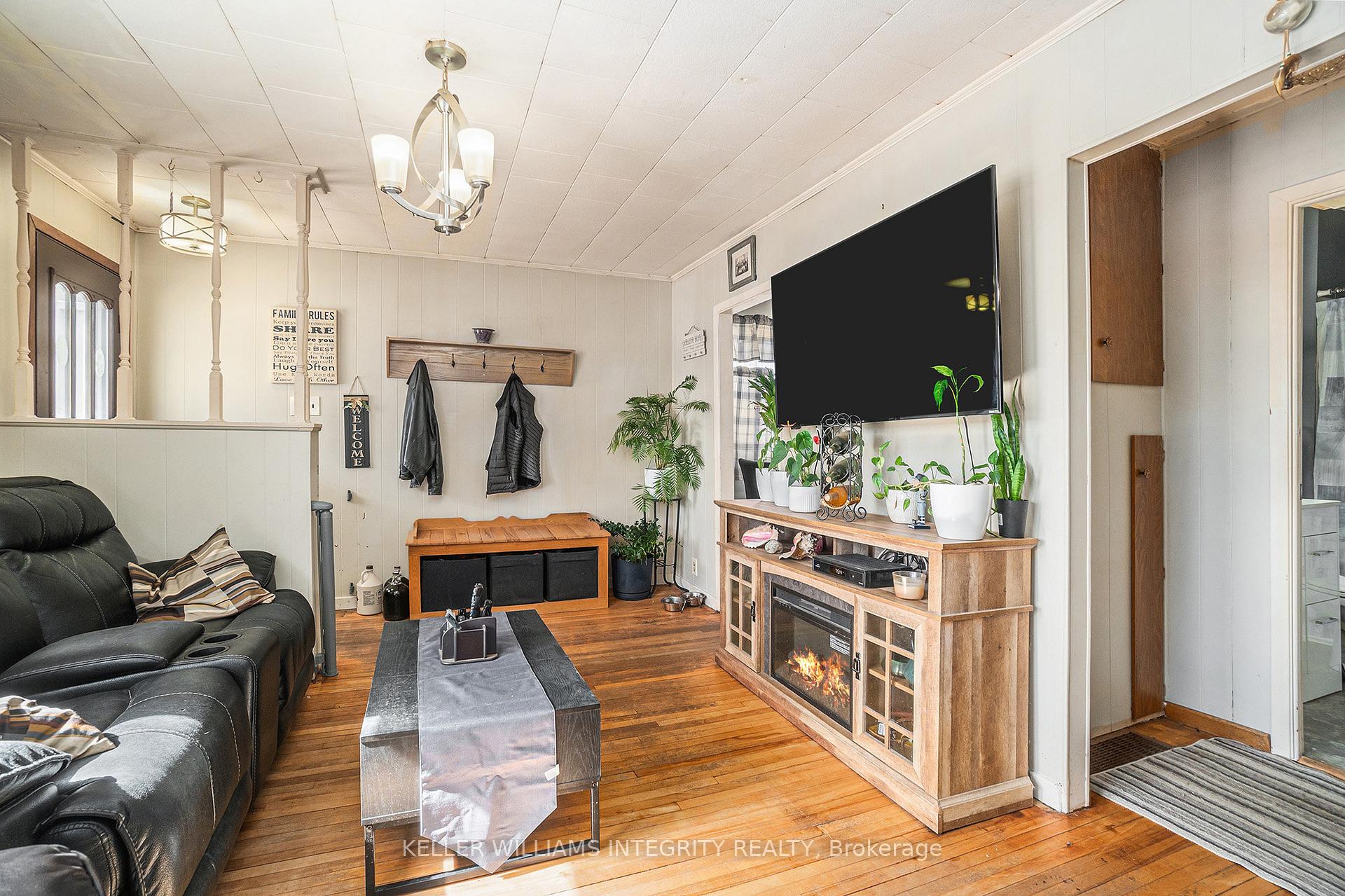Photo 8 of 93 Beckwith Street E, Perth — HOMEH