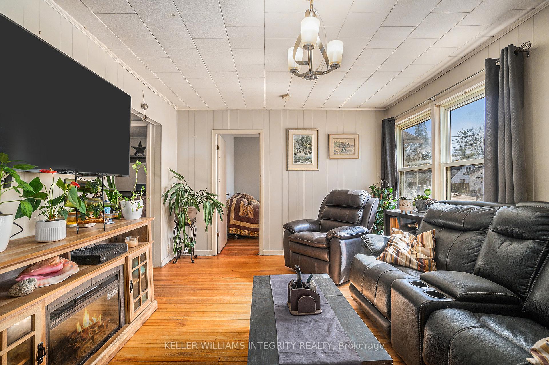 Photo 9 of 93 Beckwith Street E, Perth — HOMEH