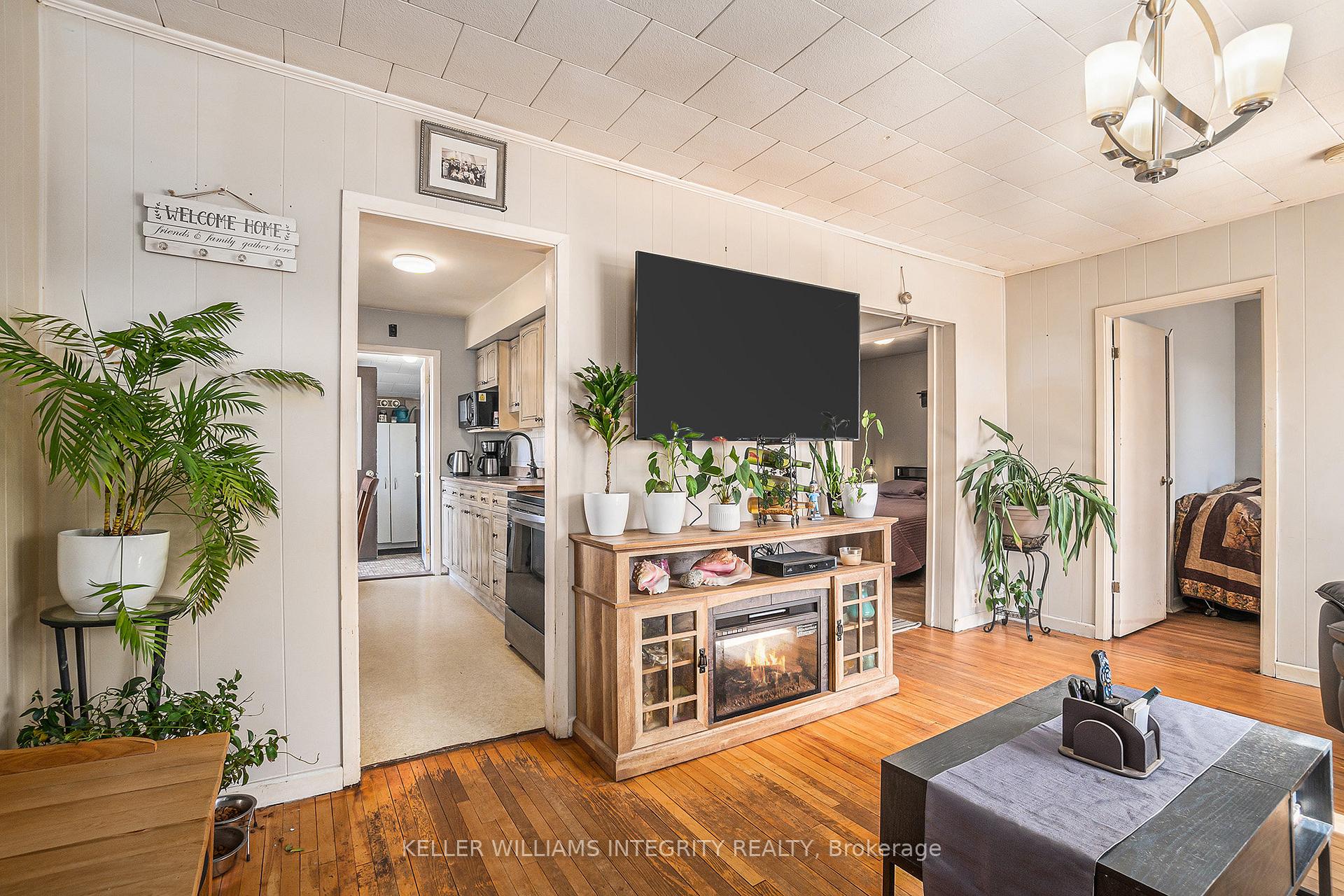 Photo 10 of 93 Beckwith Street E, Perth — HOMEH