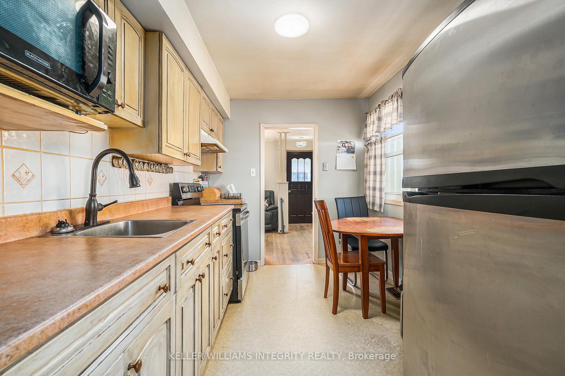 Photo 17 of 93 Beckwith Street E, Perth — HOMEH