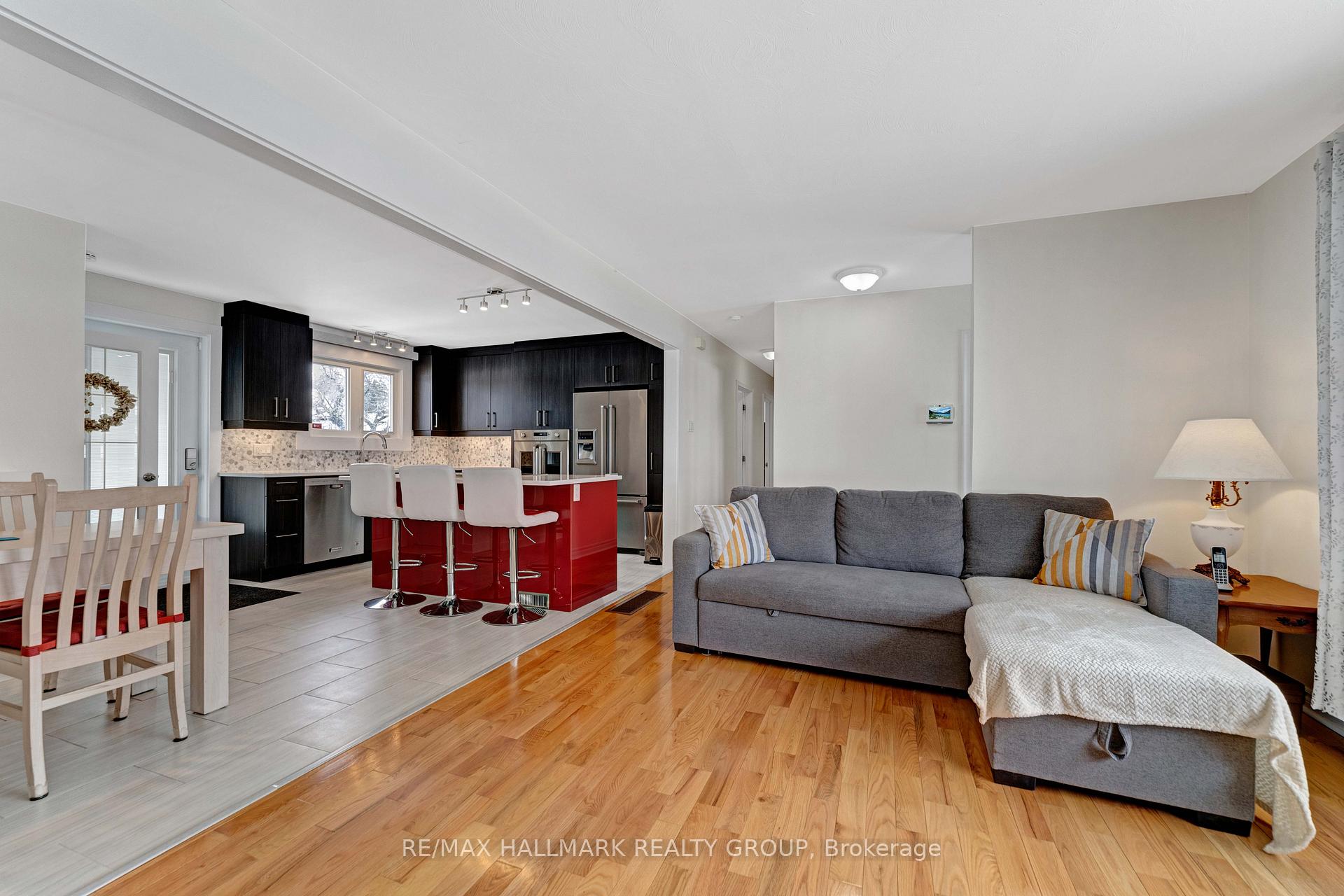 Photo 5 of 577 Clarke Avenue, Ottawa, Castle Heights/Rideau High — HOMEH