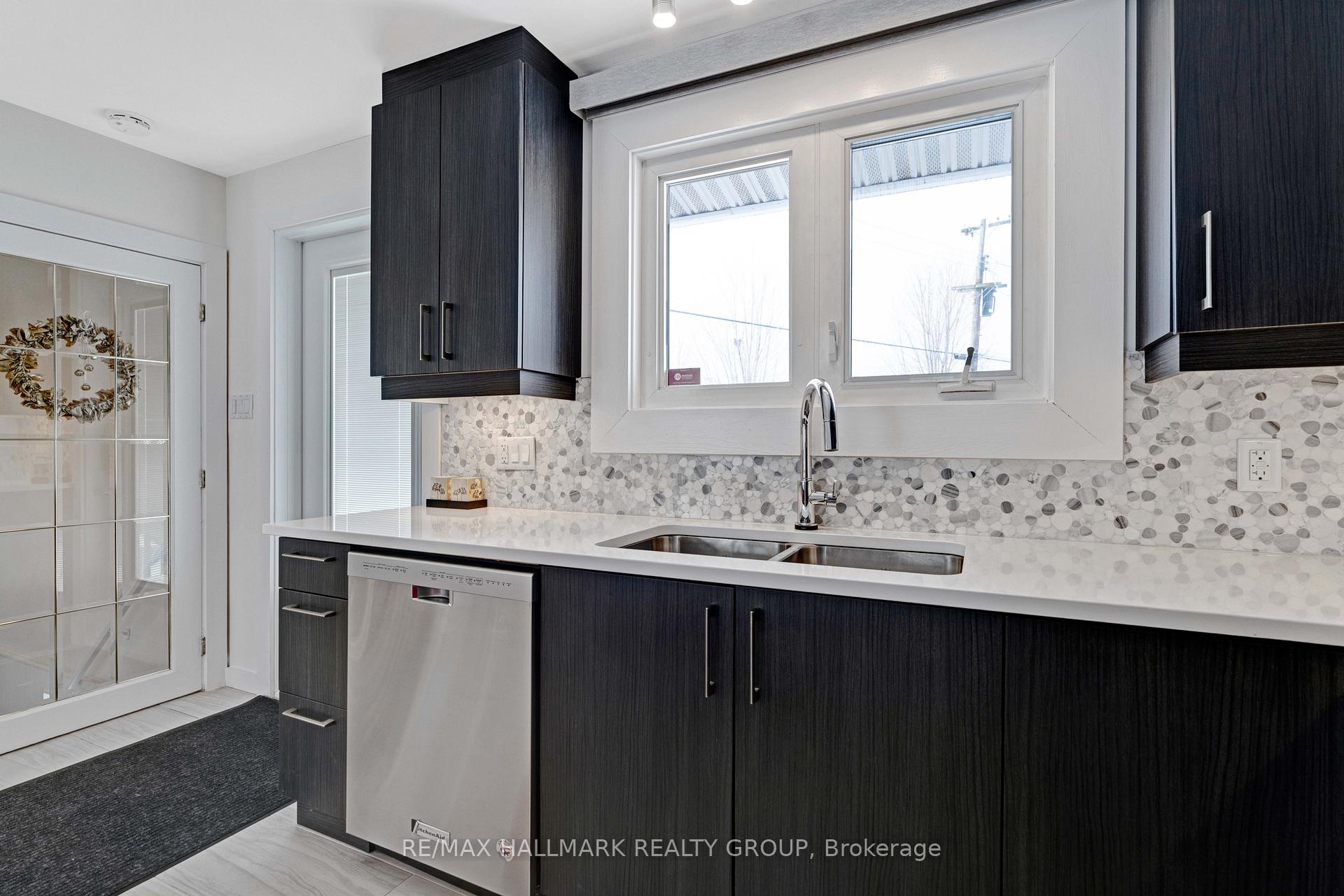 Photo 13 of 577 Clarke Avenue, Ottawa, Castle Heights/Rideau High — HOMEH
