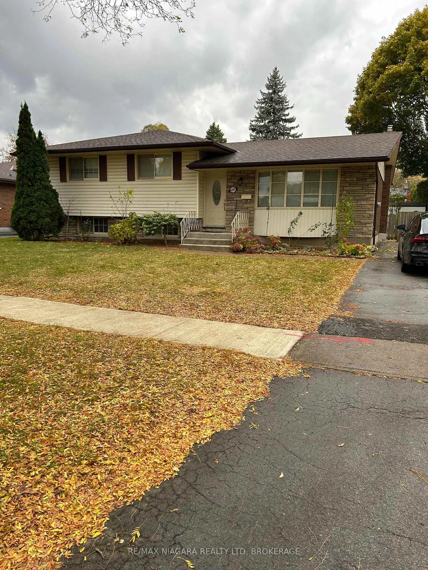 Front of 4367 Maplewood Avenue W