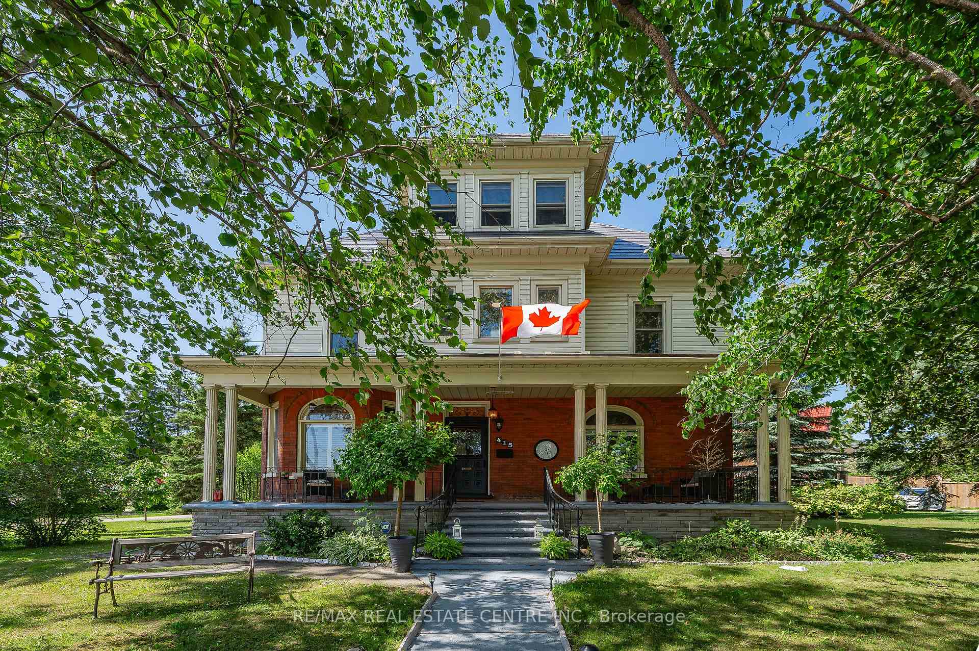 Front of 415 Wallace Ave N