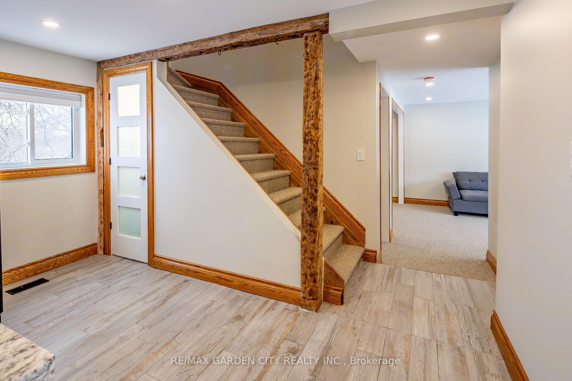 Photo 4 of 952 Twenty Road, Pelham, North Pelham — HOMEH