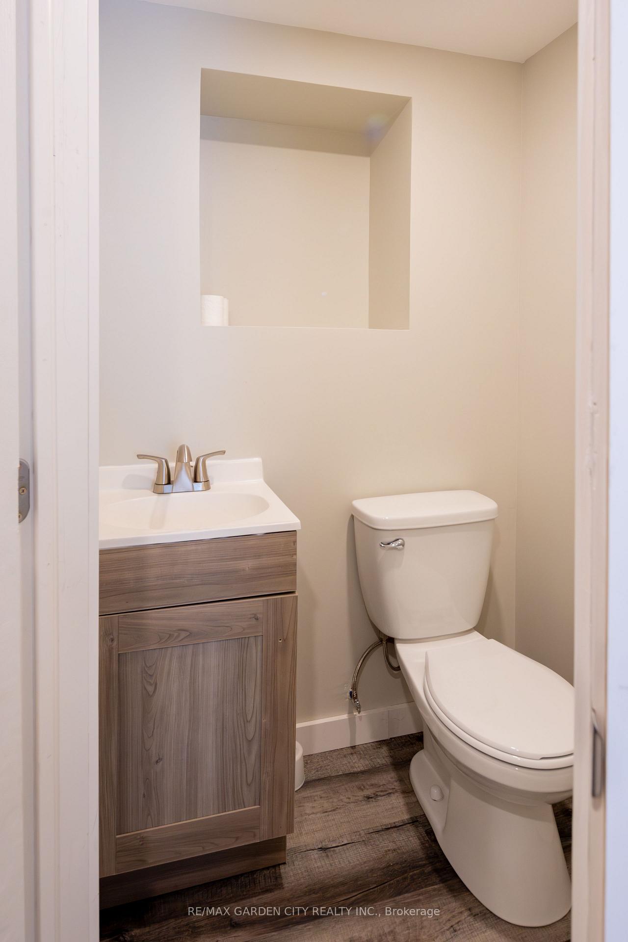 Photo 8 of 952 Twenty Road, Pelham, North Pelham — HOMEH
