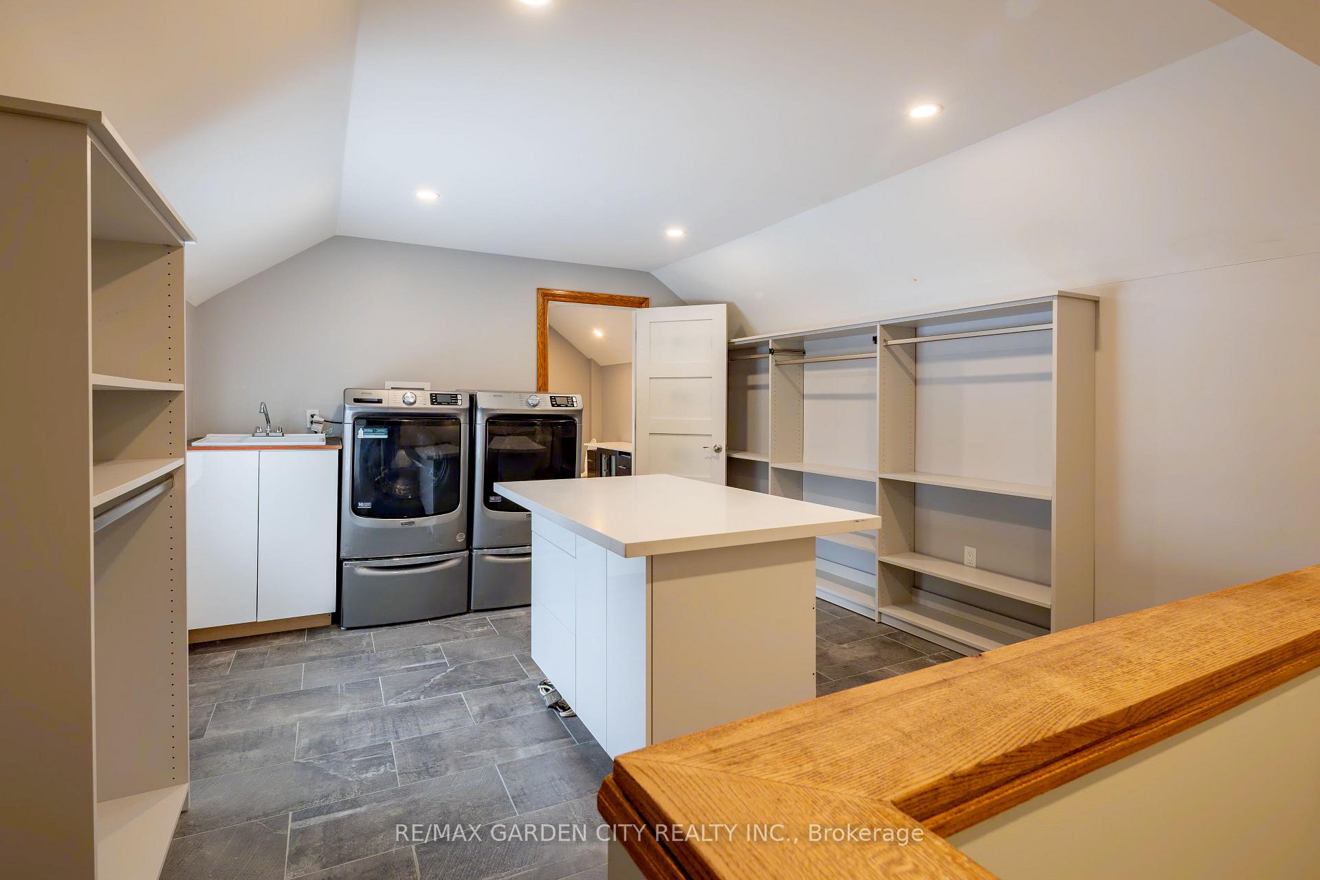 Photo 10 of 952 Twenty Road, Pelham, North Pelham — HOMEH