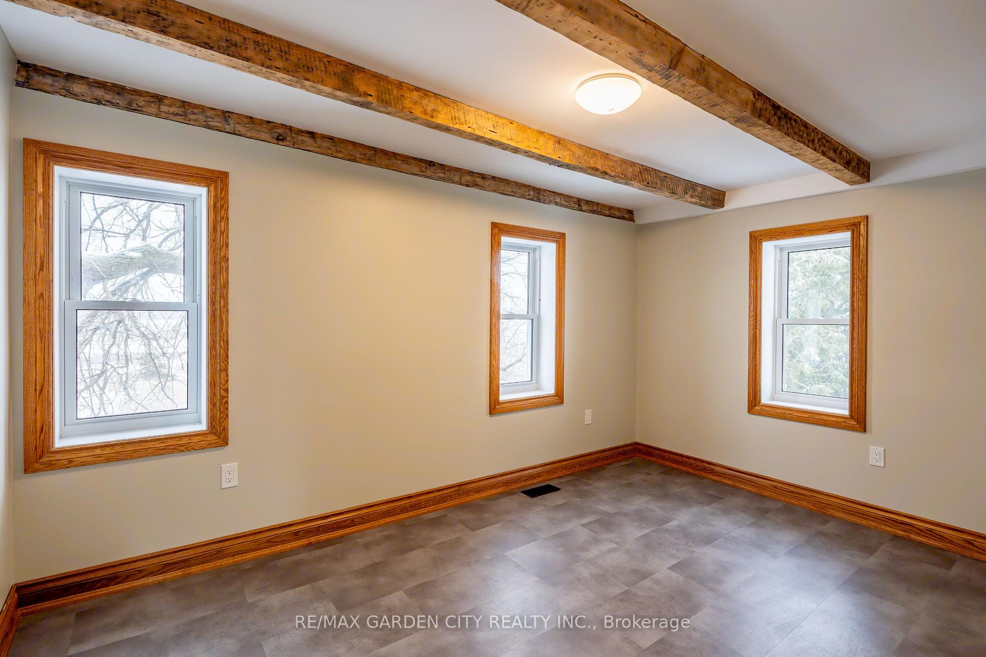 Photo 14 of 952 Twenty Road, Pelham, North Pelham — HOMEH
