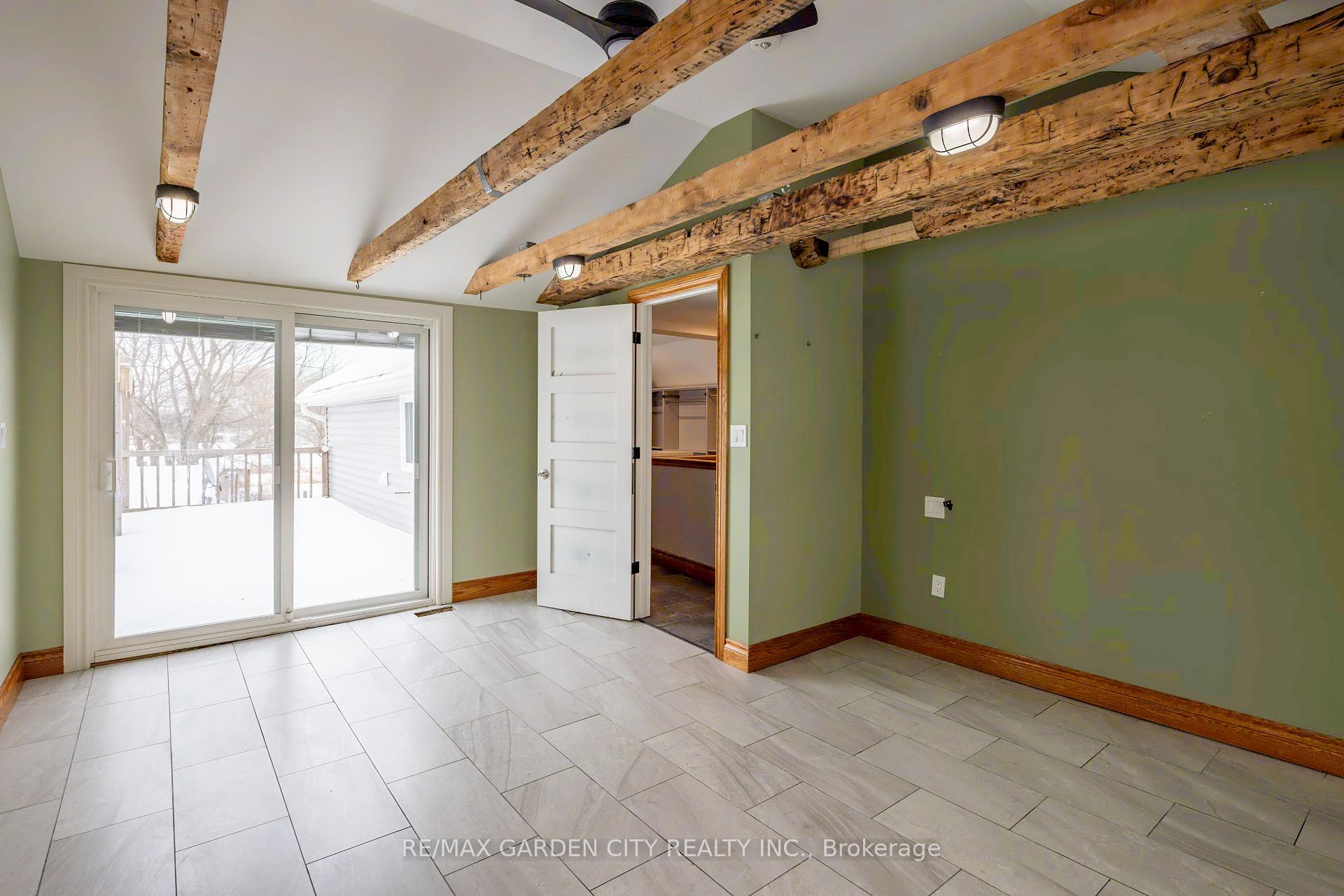 Photo 15 of 952 Twenty Road, Pelham, North Pelham — HOMEH
