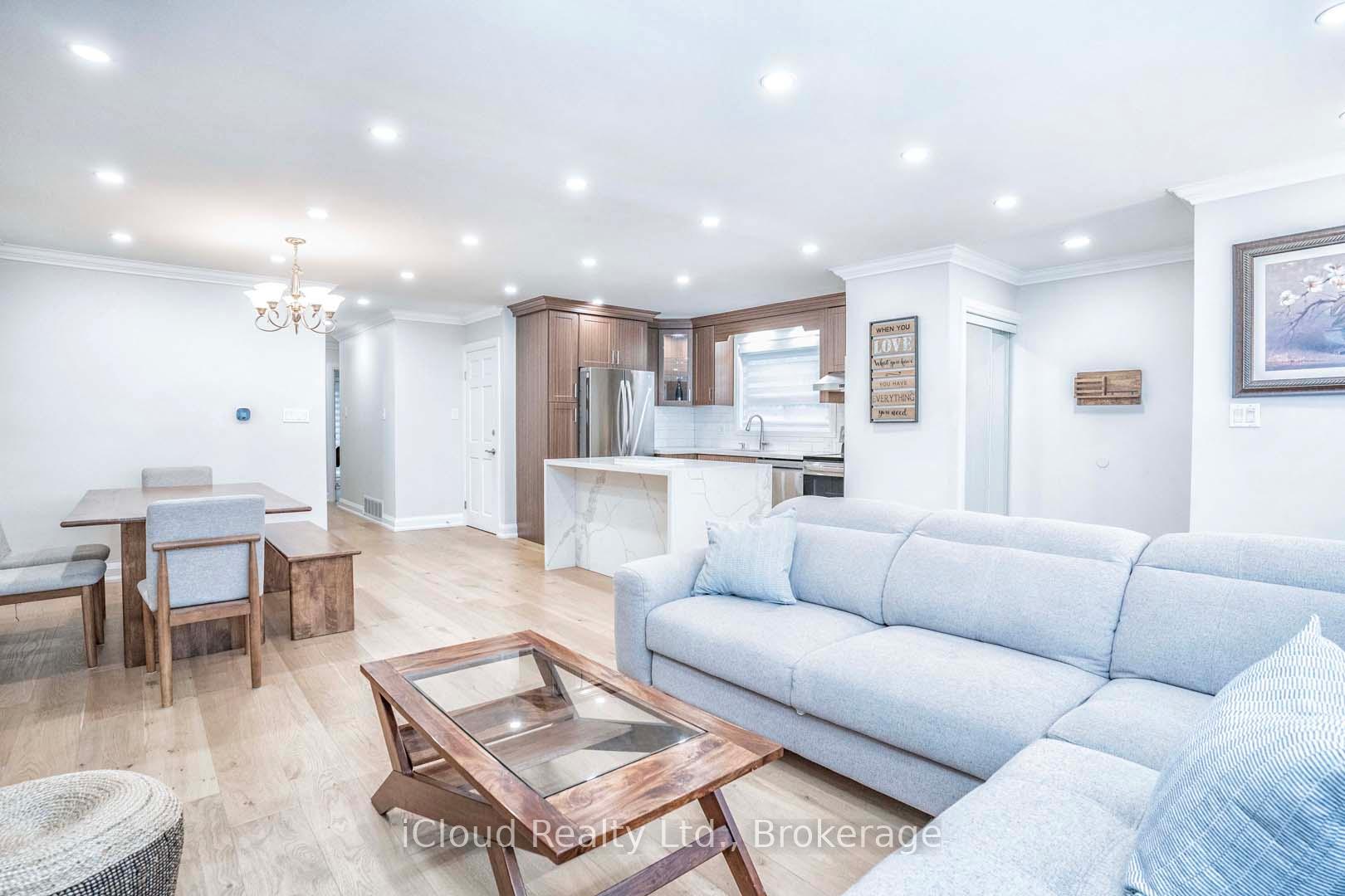 Photo 3 of 26 Joycelyn Drive, Mississauga, Streetsville — HOMEH
