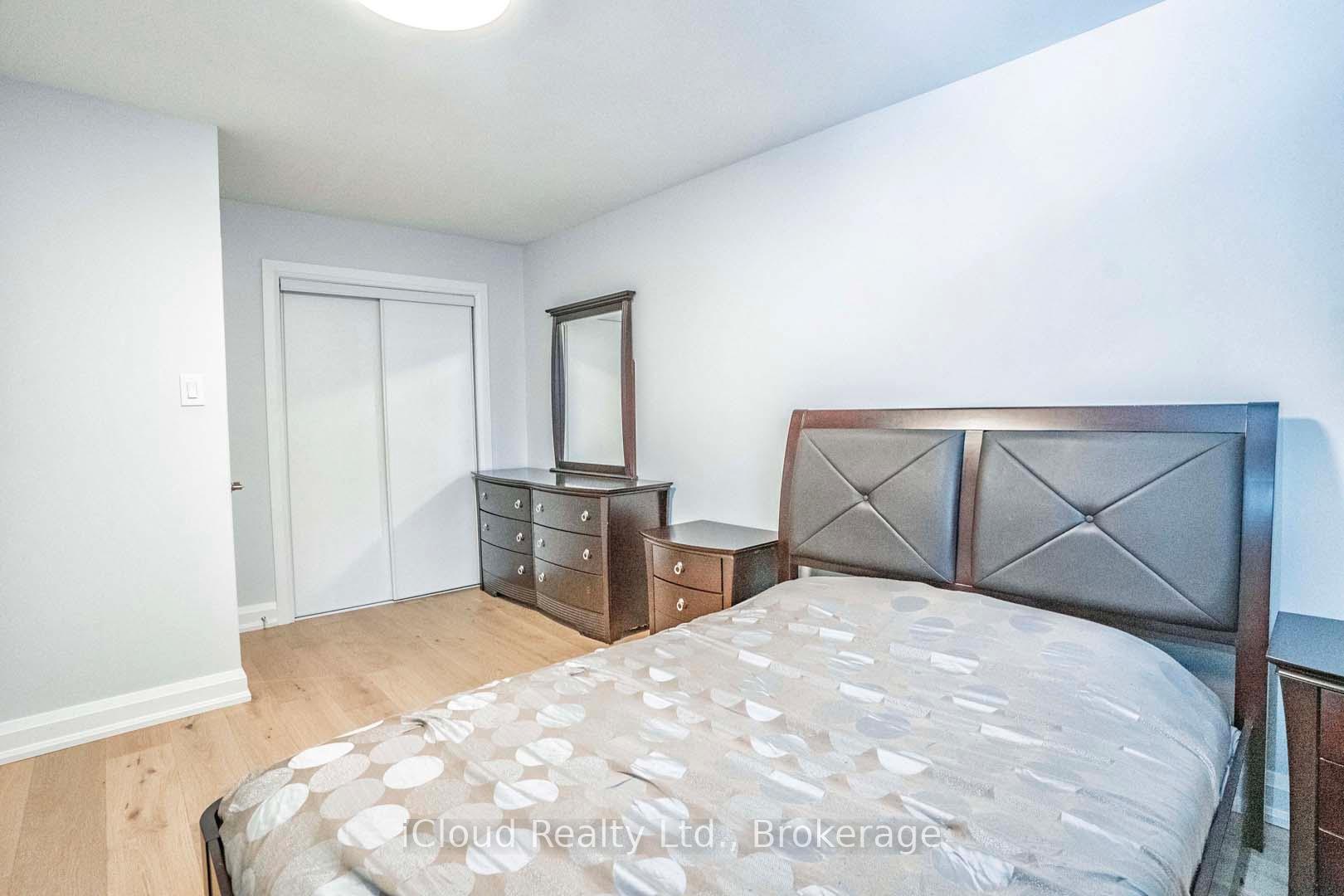 Photo 15 of 26 Joycelyn Drive, Mississauga, Streetsville — HOMEH