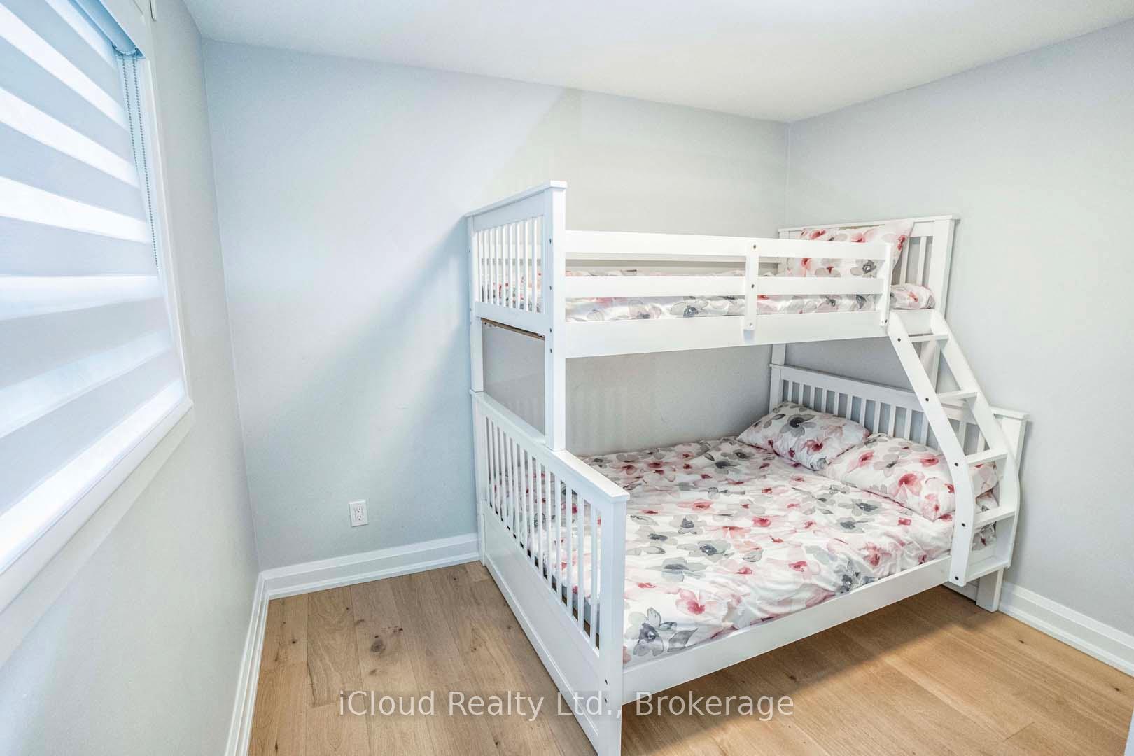 Photo 10 of 26 Joycelyn Drive, Mississauga, Streetsville — HOMEH