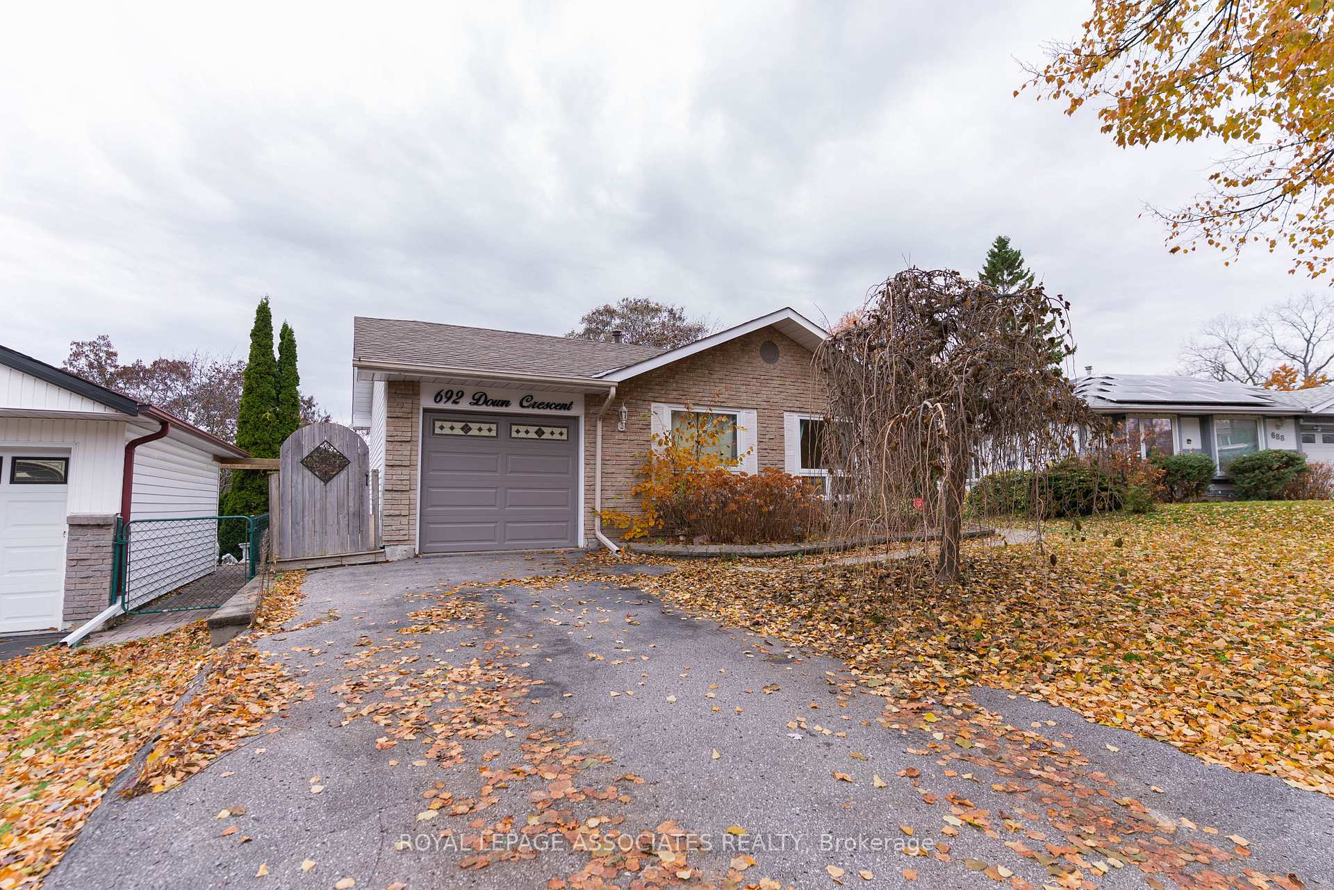 Photo 2 of 692 Down Crescent, Oshawa, Donevan — HOMEH