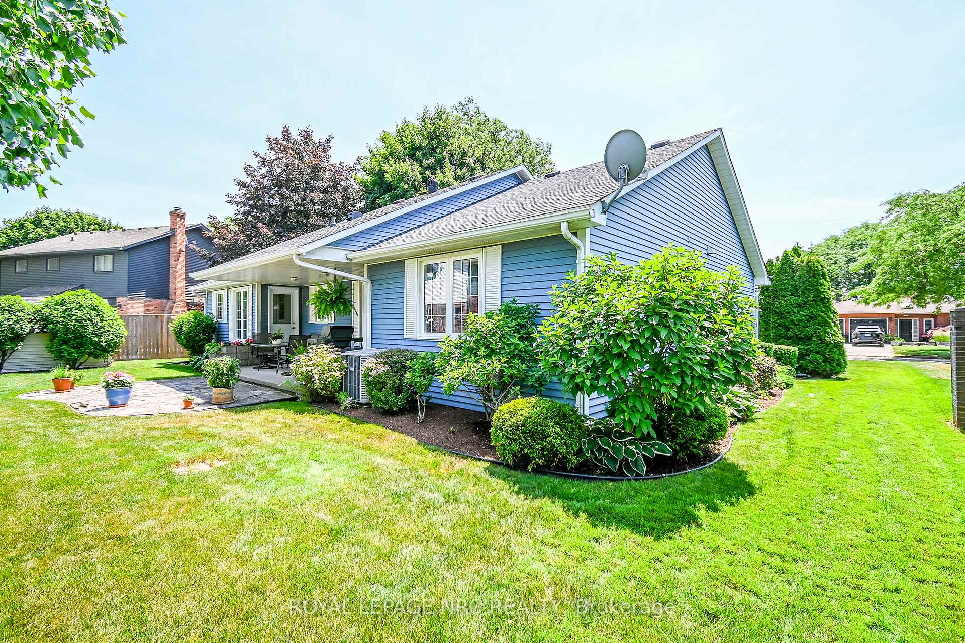 Photo 2 of 3 Vista Drive, Pelham, Fonthill — HOMEH