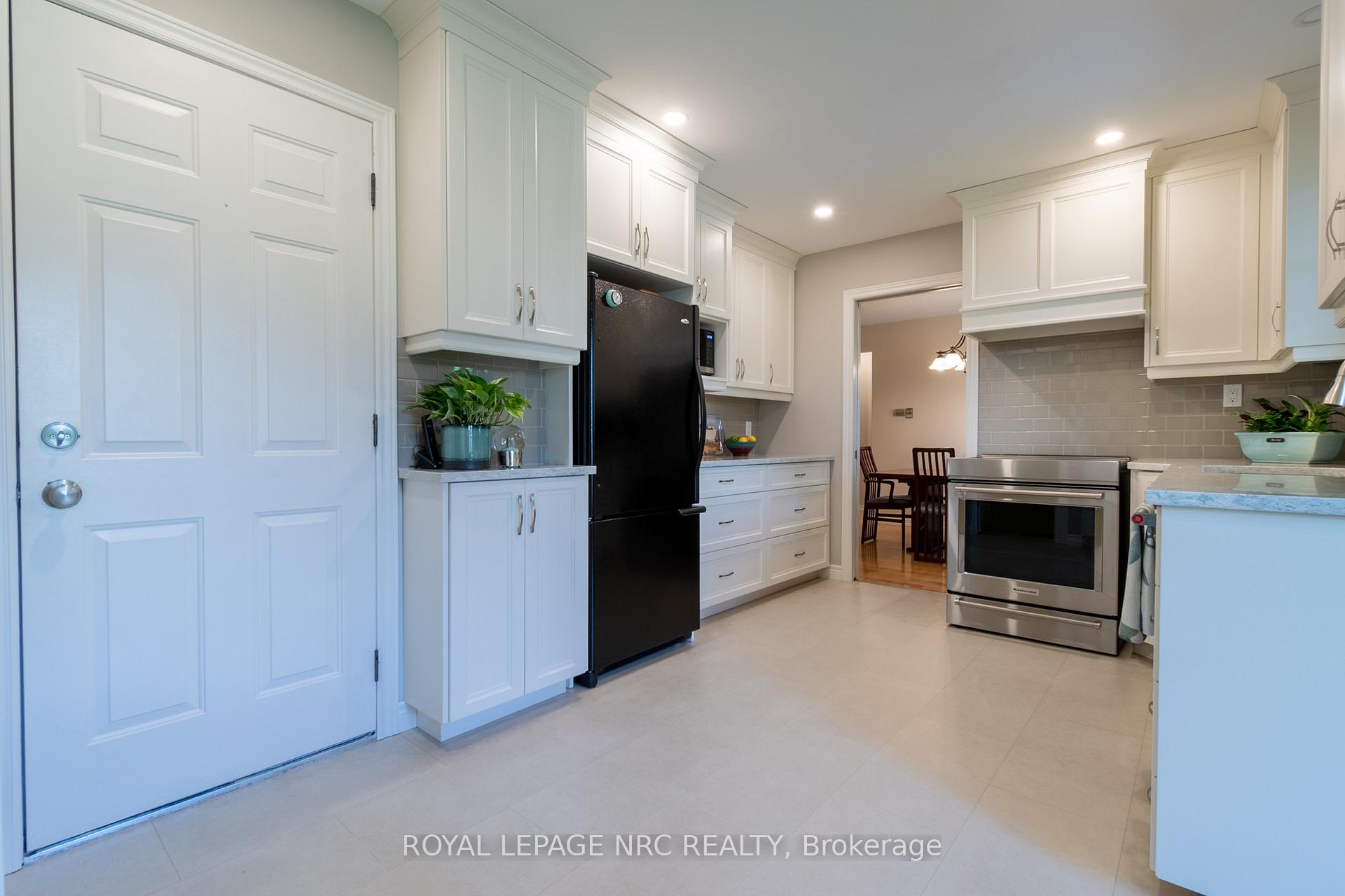 Photo 11 of 3 Vista Drive, Pelham, Fonthill — HOMEH