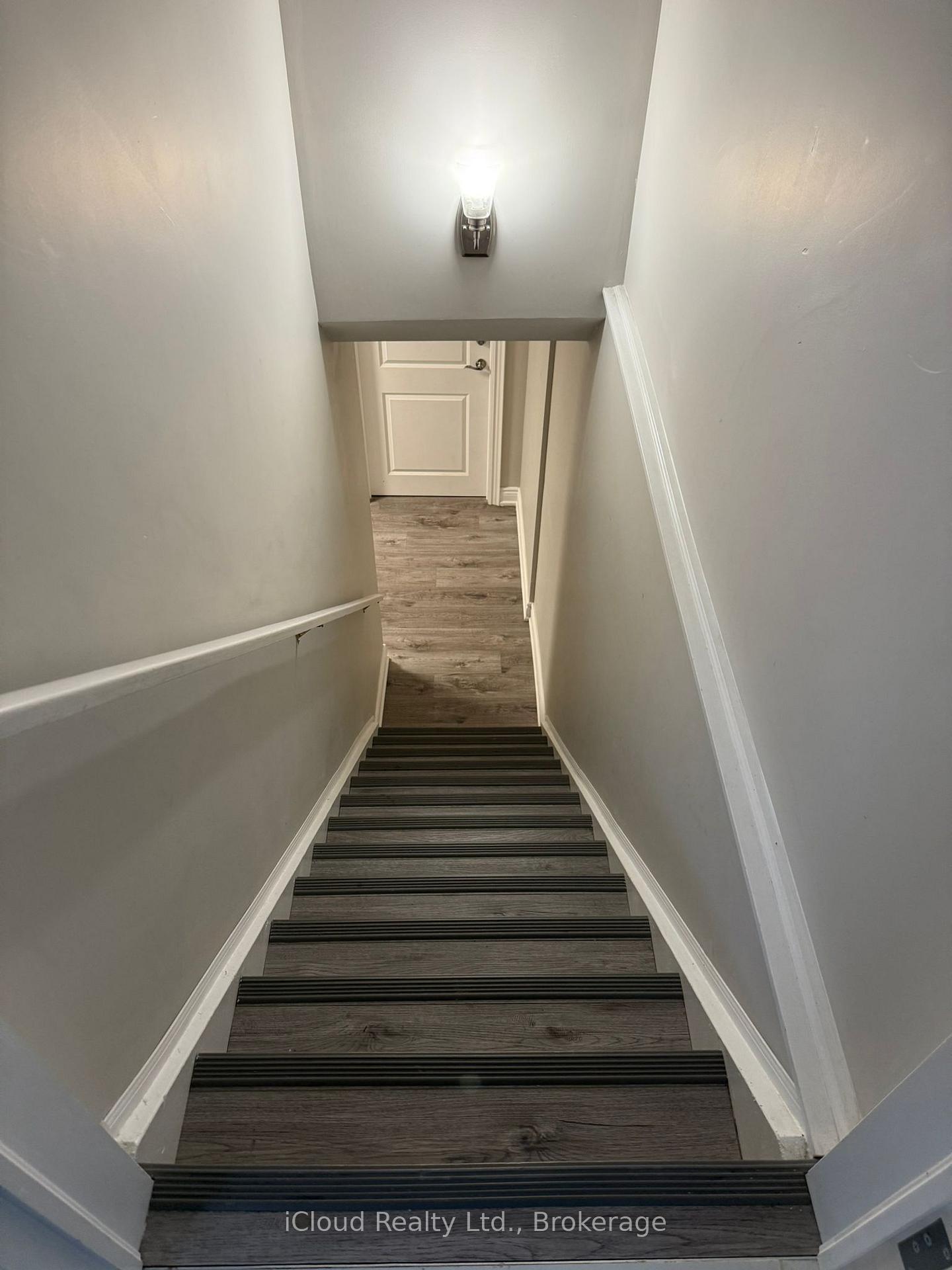 Photo 2 of 5434 Turney Drive, Mississauga, Streetsville — HOMEH