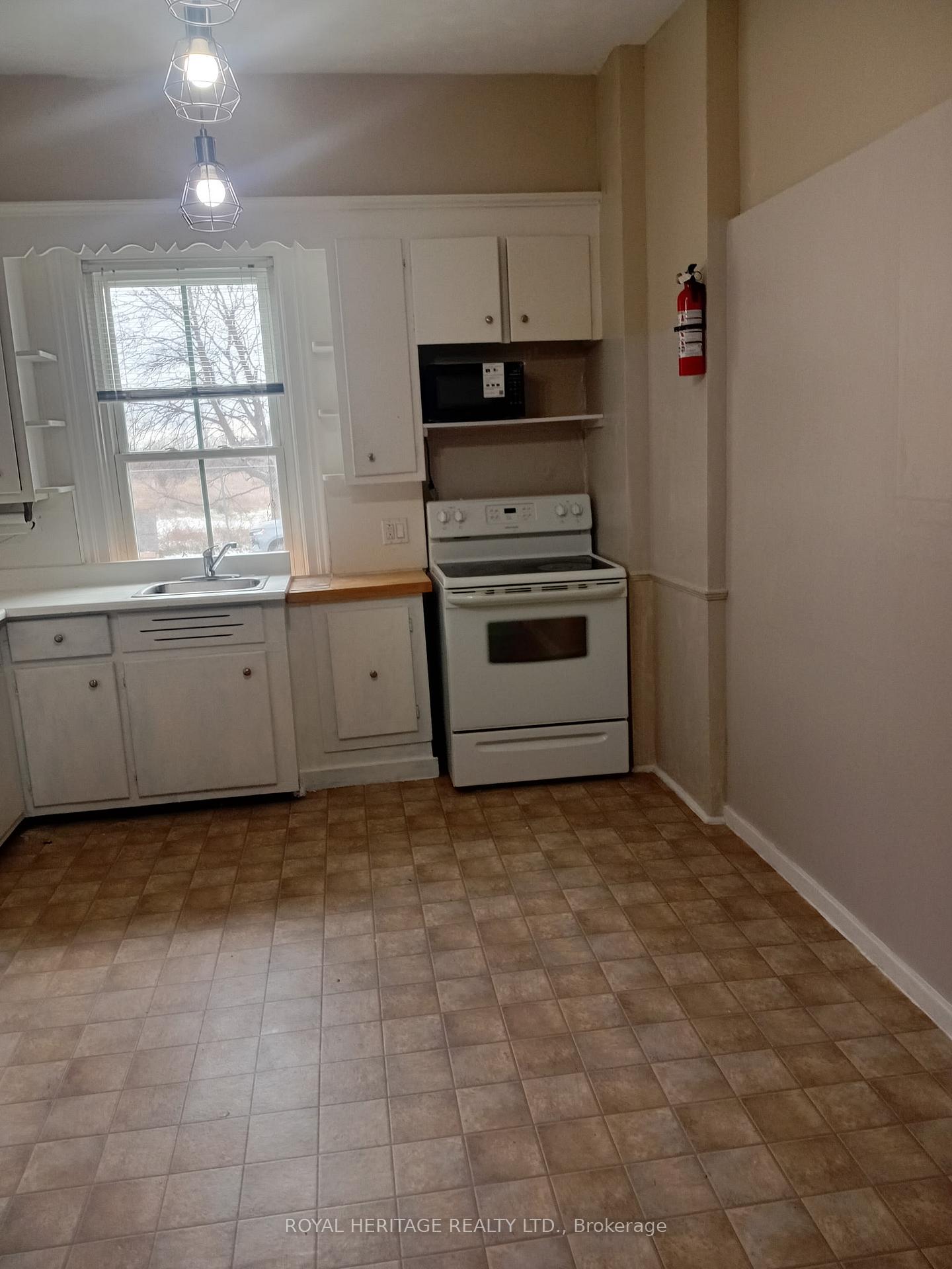 Photo 10 of Unit 4, 75 Charles Street, Oshawa, Central — HOMEH