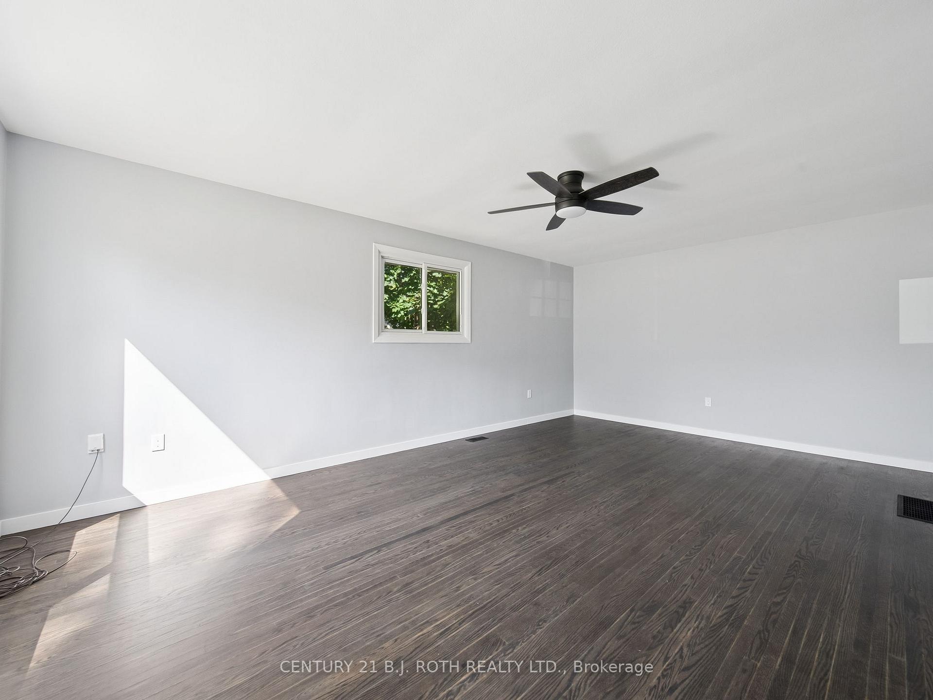 Photo 4 of 138 Simcoe Street, Orillia — HOMEH