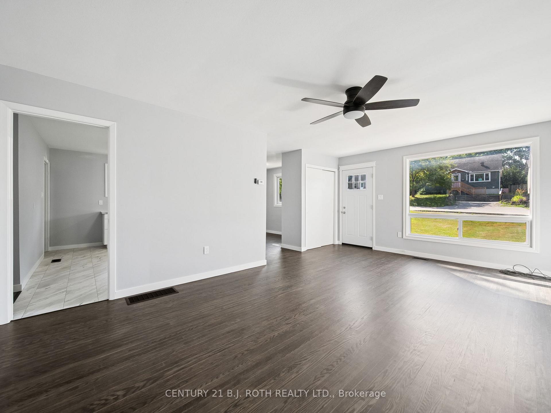 Photo 6 of 138 Simcoe Street, Orillia — HOMEH