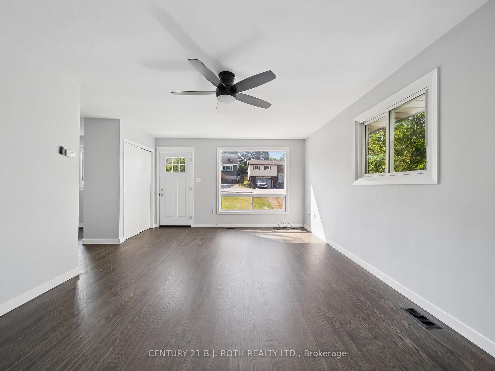 Photo 8 of 138 Simcoe Street, Orillia — HOMEH