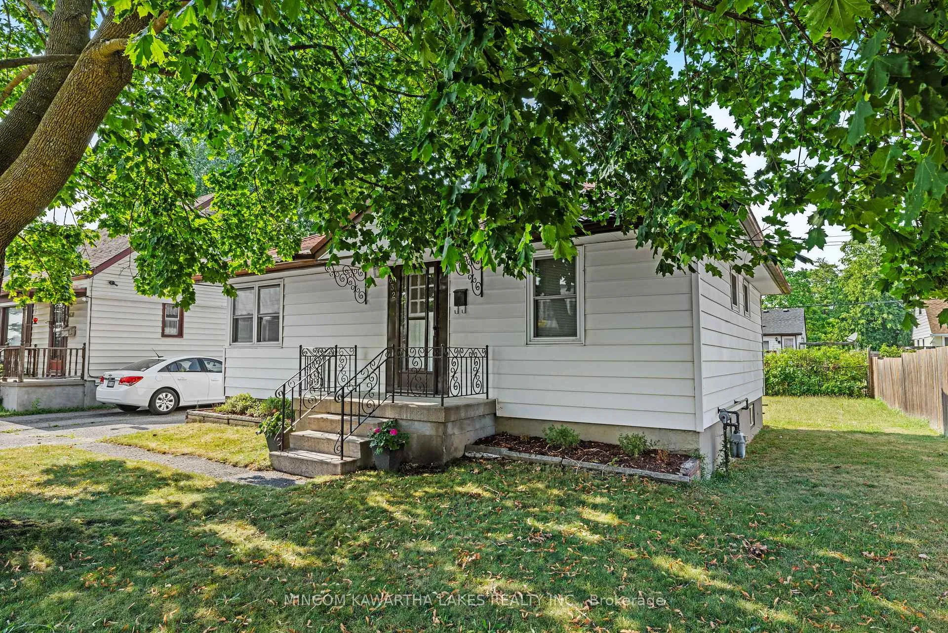 Photo 2 of 632 Gillespie Avenue, Peterborough, Otonabee Ward 1 — HOMEH