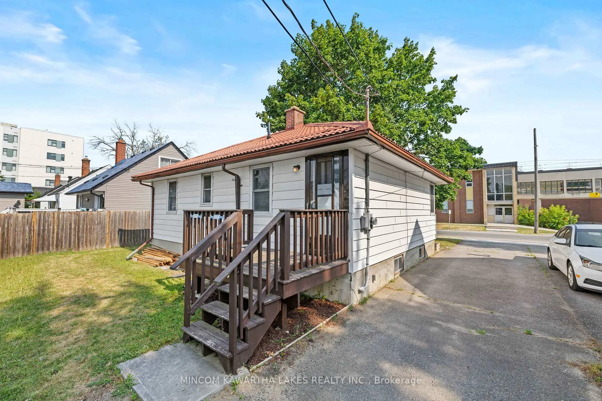 Photo 5 of 632 Gillespie Avenue, Peterborough, Otonabee Ward 1 — HOMEH