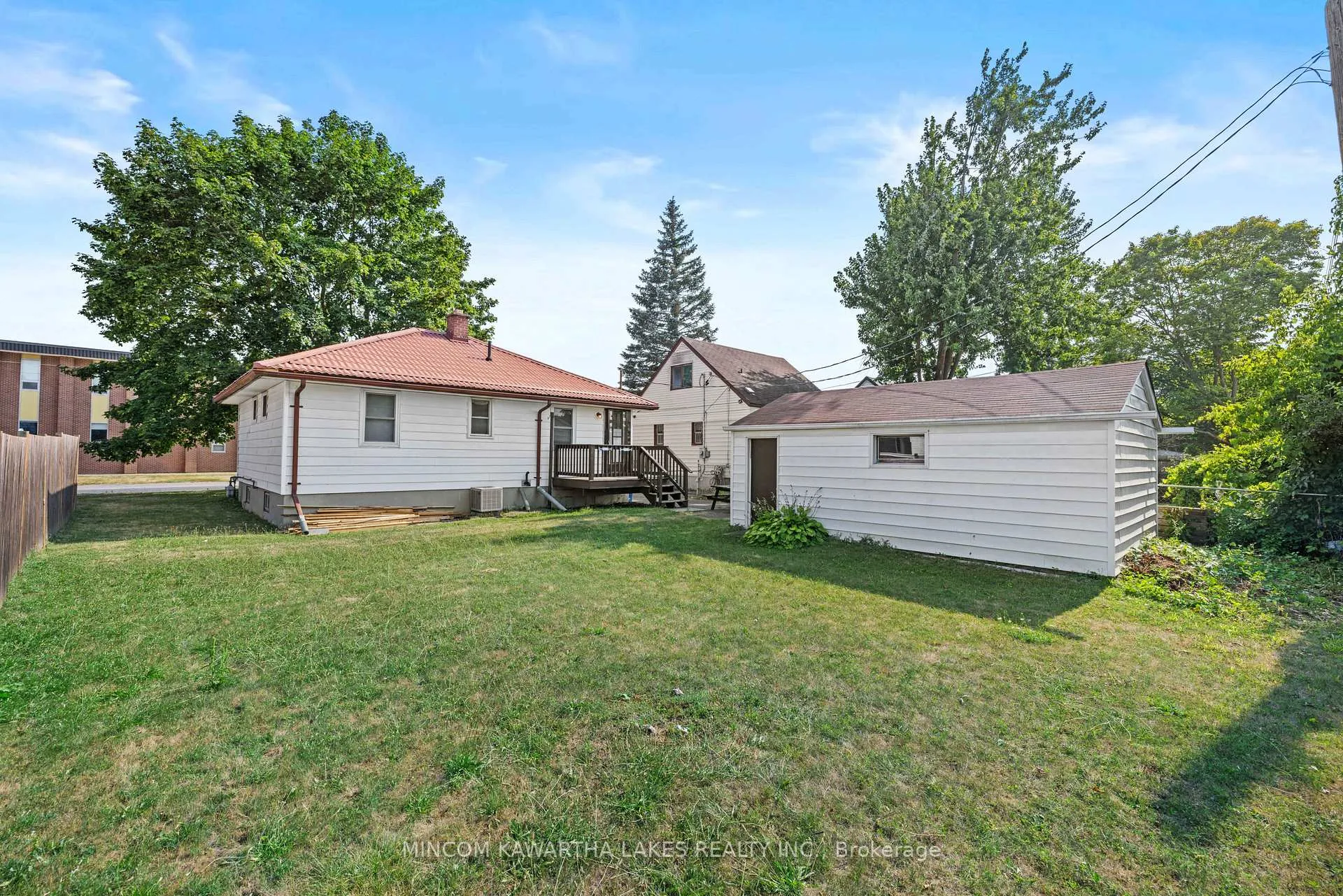 Photo 7 of 632 Gillespie Avenue, Peterborough, Otonabee Ward 1 — HOMEH