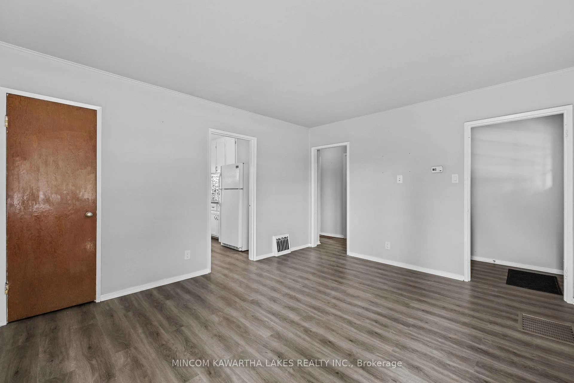 Photo 10 of 632 Gillespie Avenue, Peterborough, Otonabee Ward 1 — HOMEH