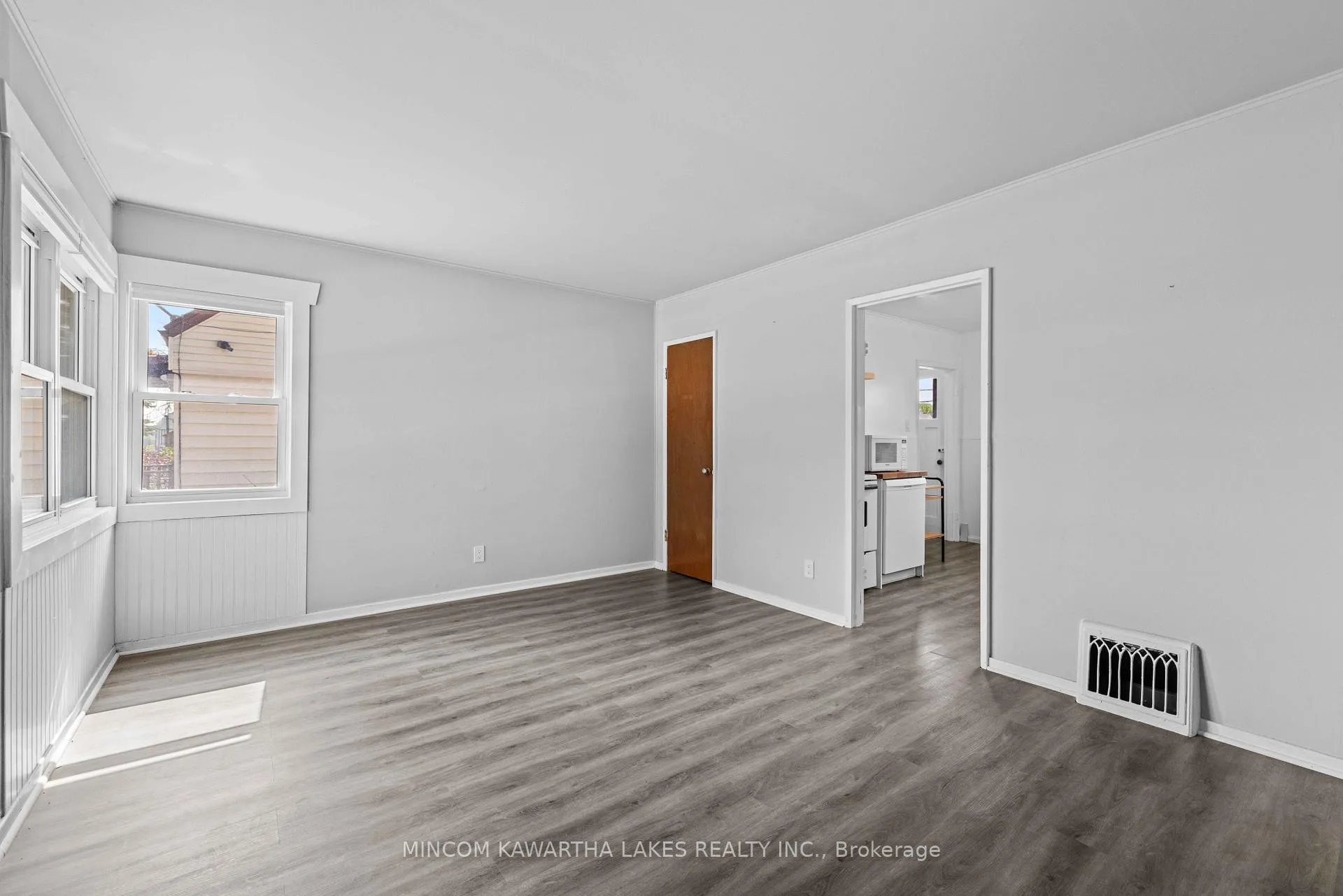 Photo 12 of 632 Gillespie Avenue, Peterborough, Otonabee Ward 1 — HOMEH