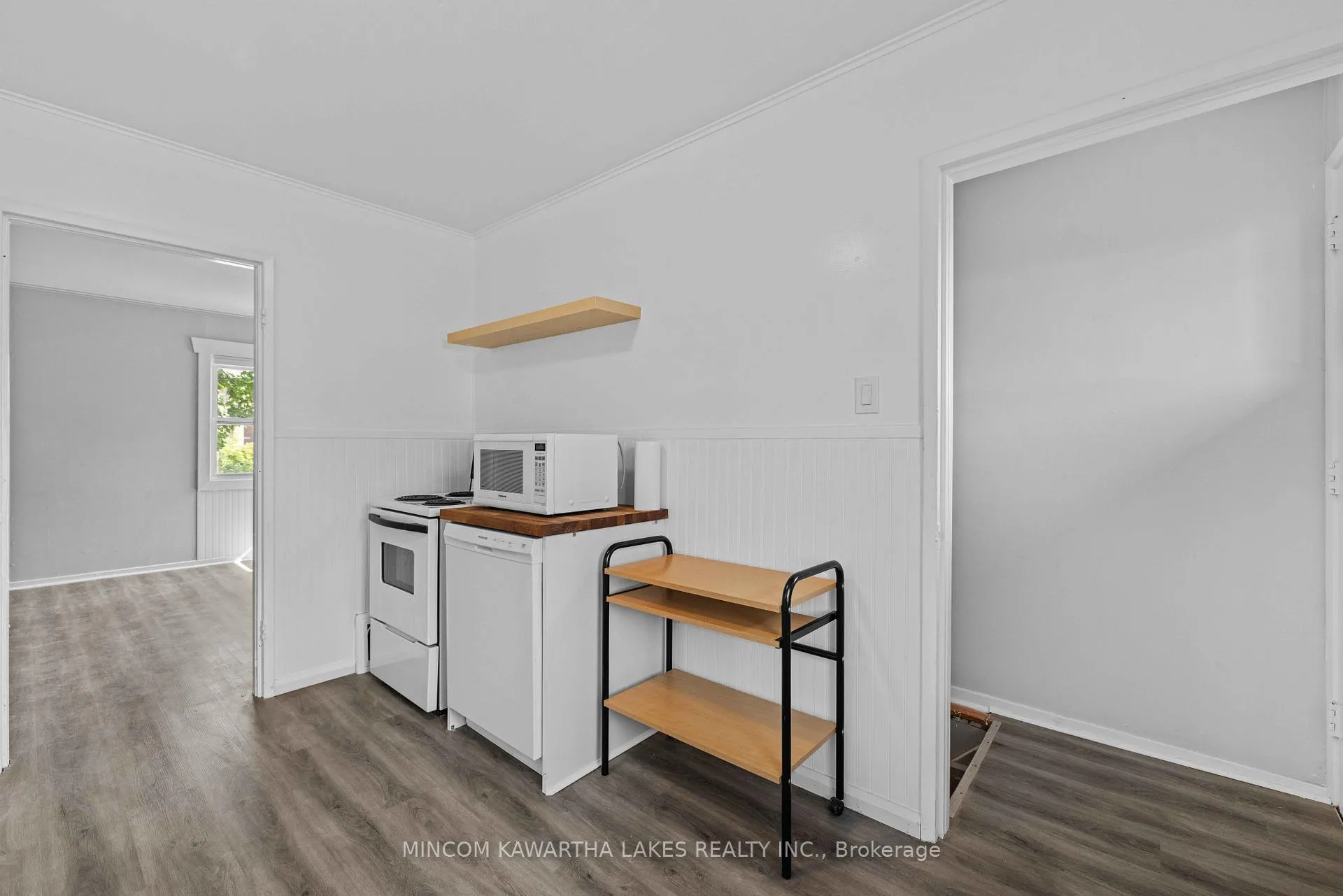 Photo 14 of 632 Gillespie Avenue, Peterborough, Otonabee Ward 1 — HOMEH