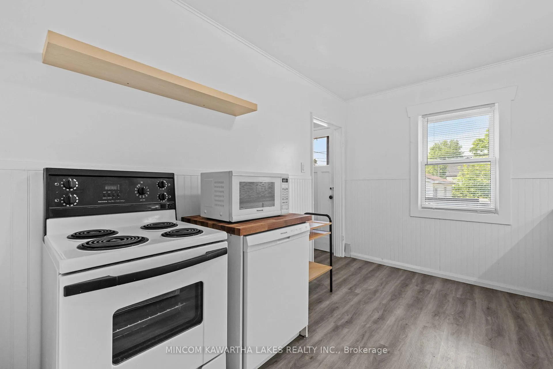 Photo 16 of 632 Gillespie Avenue, Peterborough, Otonabee Ward 1 — HOMEH
