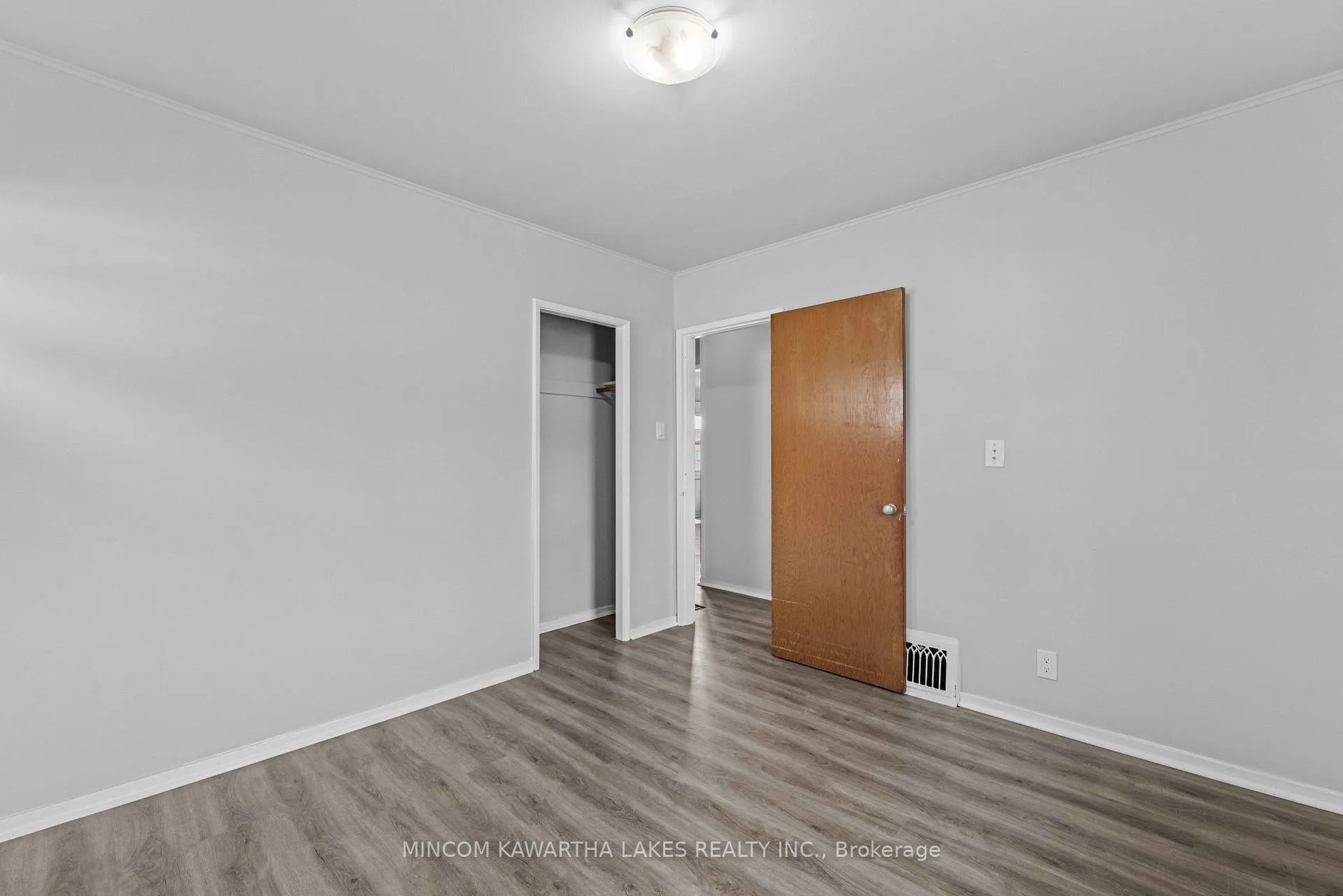 Photo 21 of 632 Gillespie Avenue, Peterborough, Otonabee Ward 1 — HOMEH