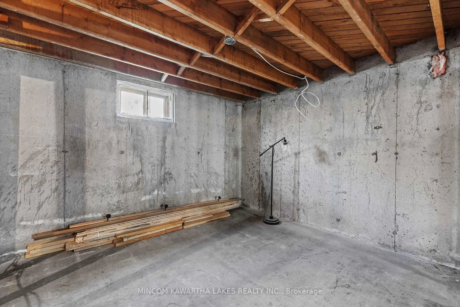 Photo 28 of 632 Gillespie Avenue, Peterborough, Otonabee Ward 1 — HOMEH