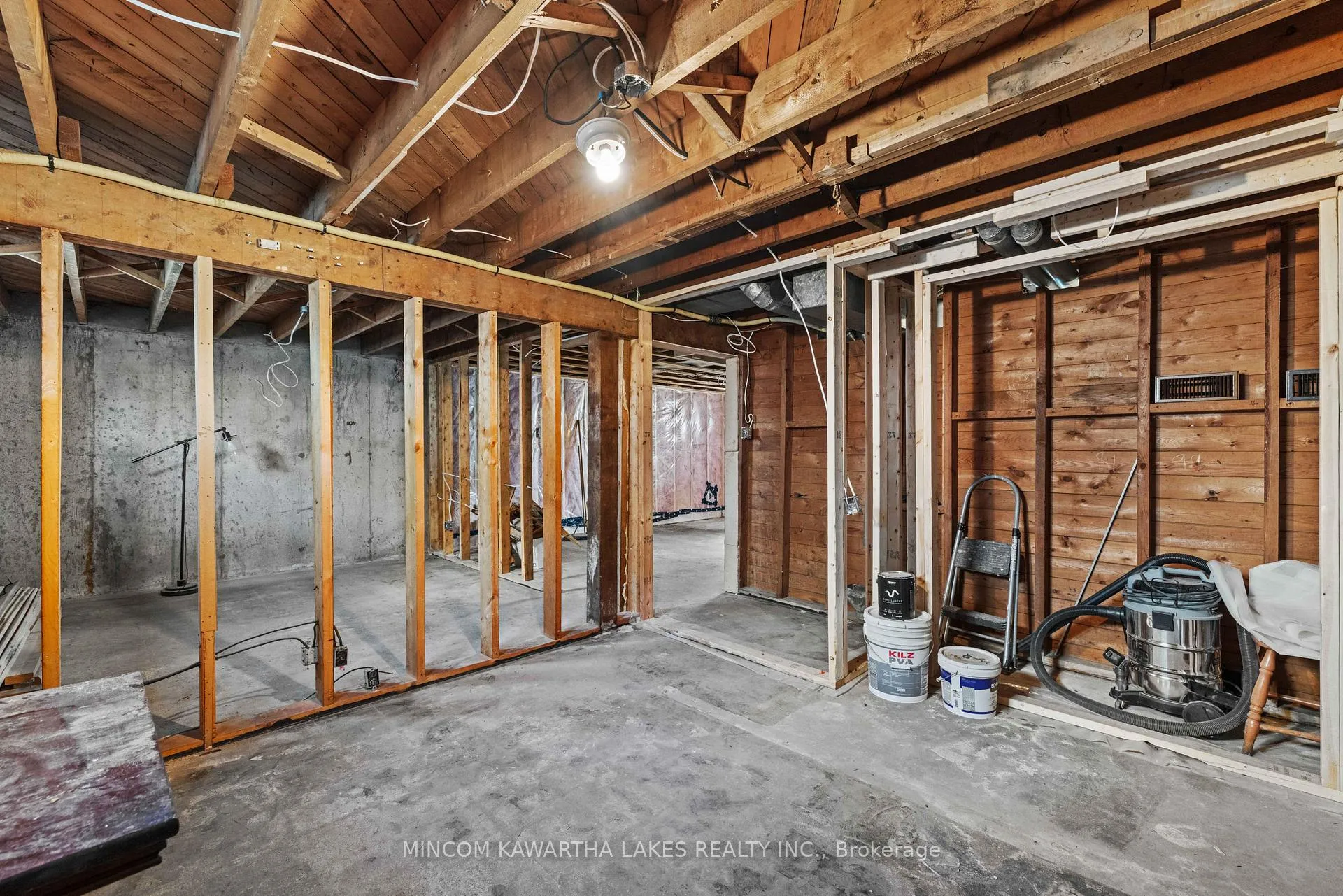 Photo 29 of 632 Gillespie Avenue, Peterborough, Otonabee Ward 1 — HOMEH