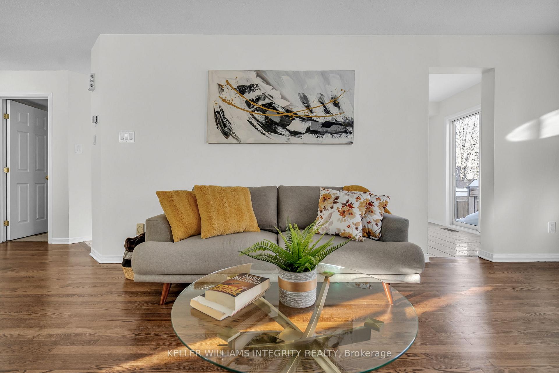 Photo 8 of 53 Carwood Circle, Ottawa, Carson Meadows — HOMEH