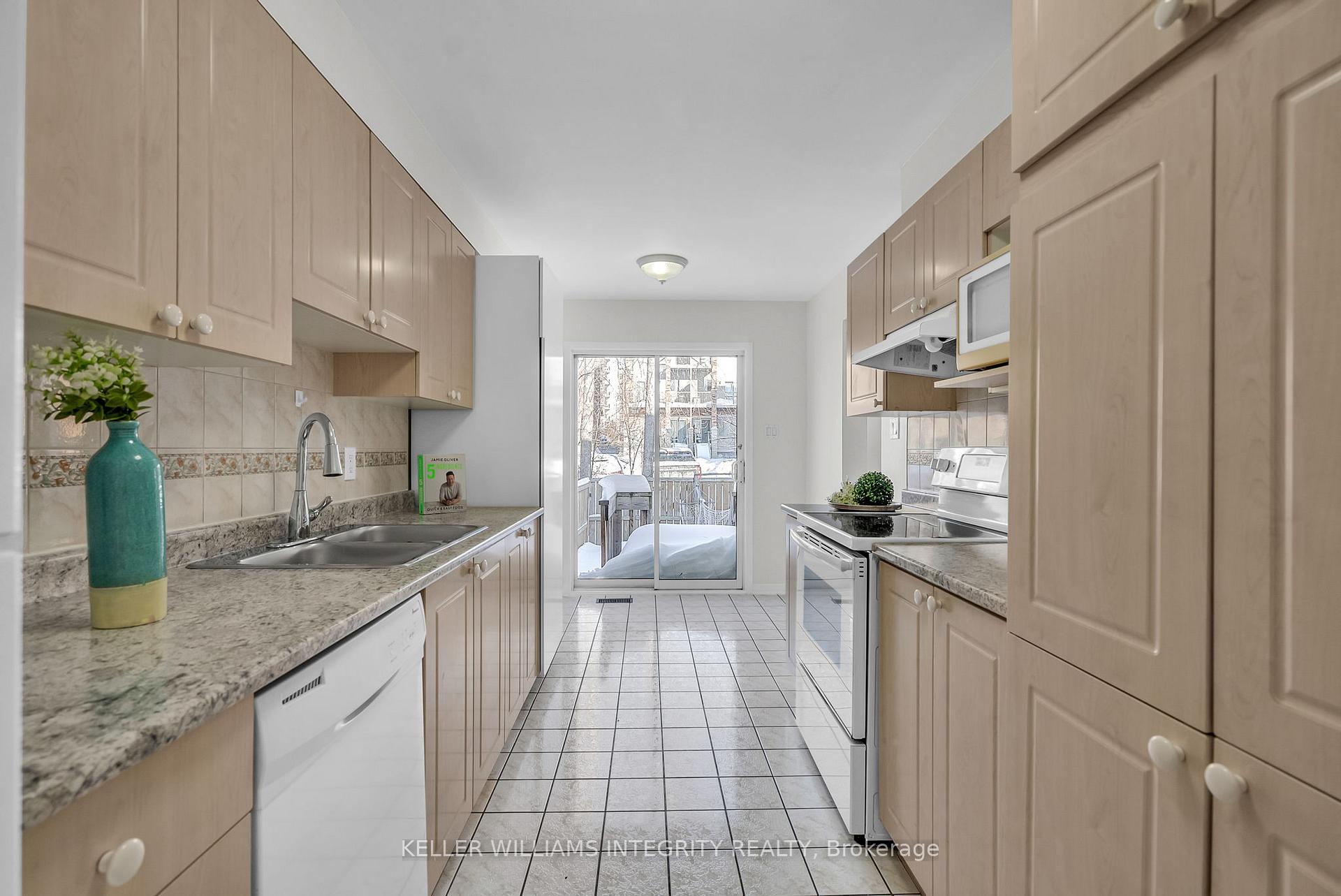 Photo 12 of 53 Carwood Circle, Ottawa, Carson Meadows — HOMEH