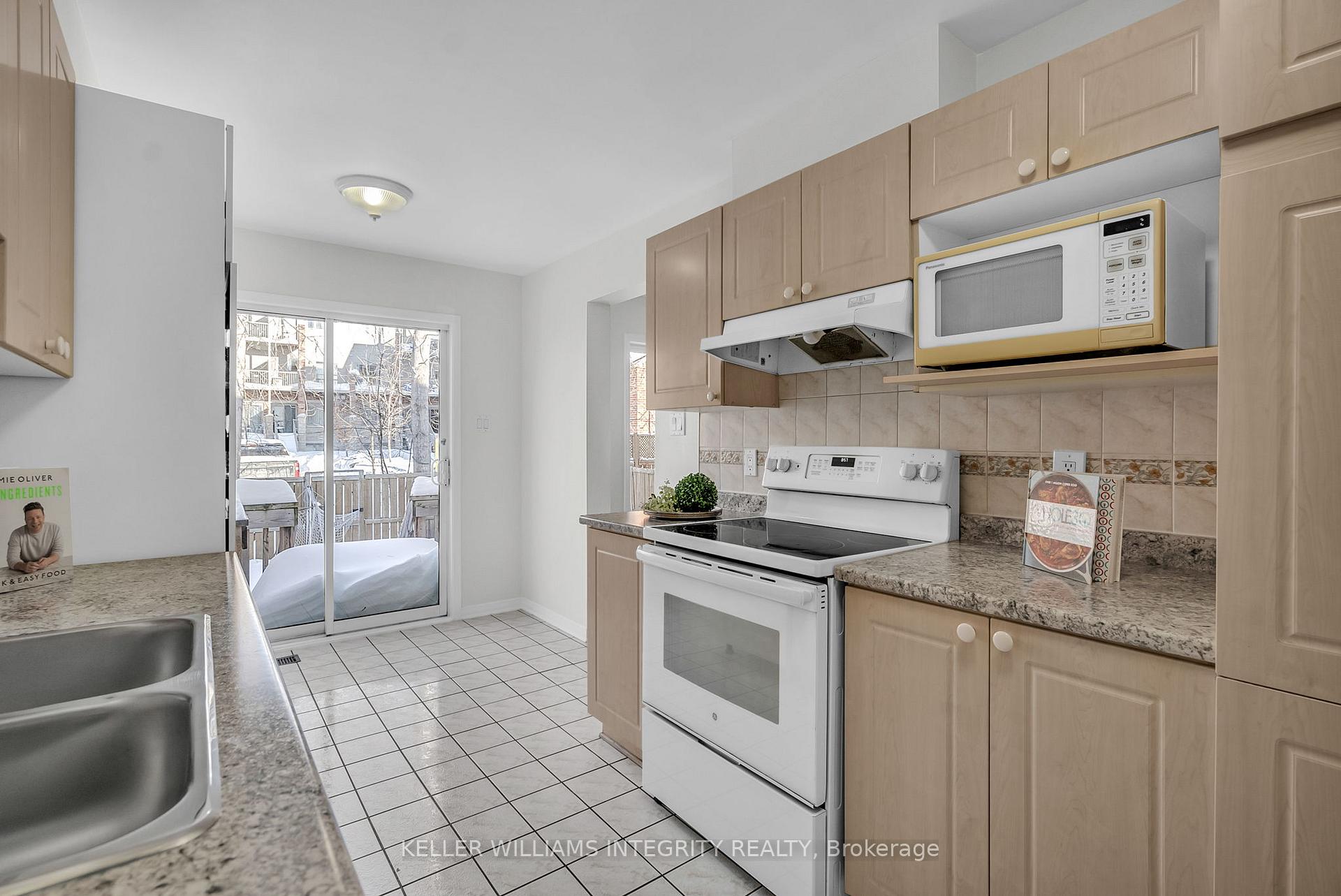Photo 13 of 53 Carwood Circle, Ottawa, Carson Meadows — HOMEH