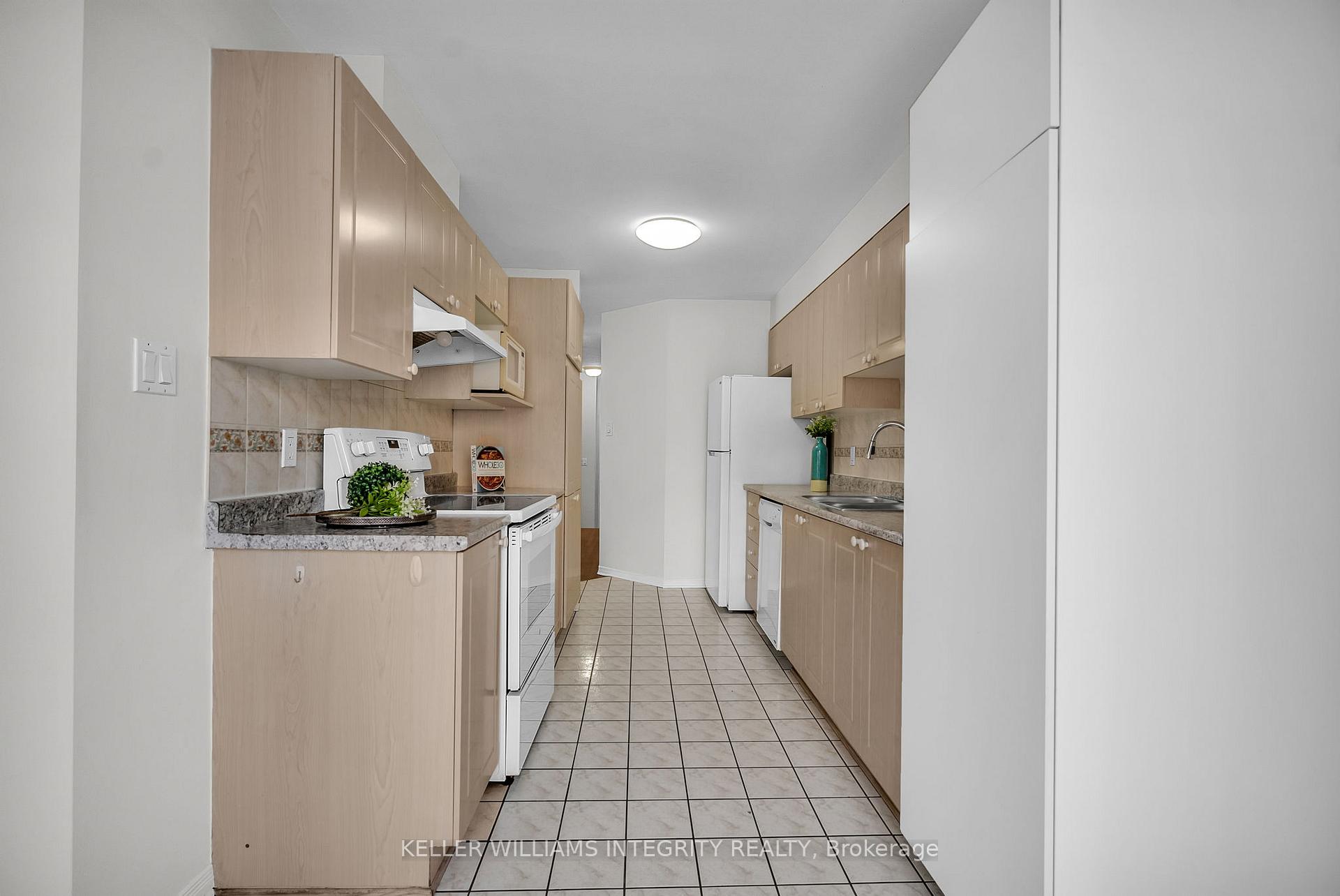Photo 15 of 53 Carwood Circle, Ottawa, Carson Meadows — HOMEH