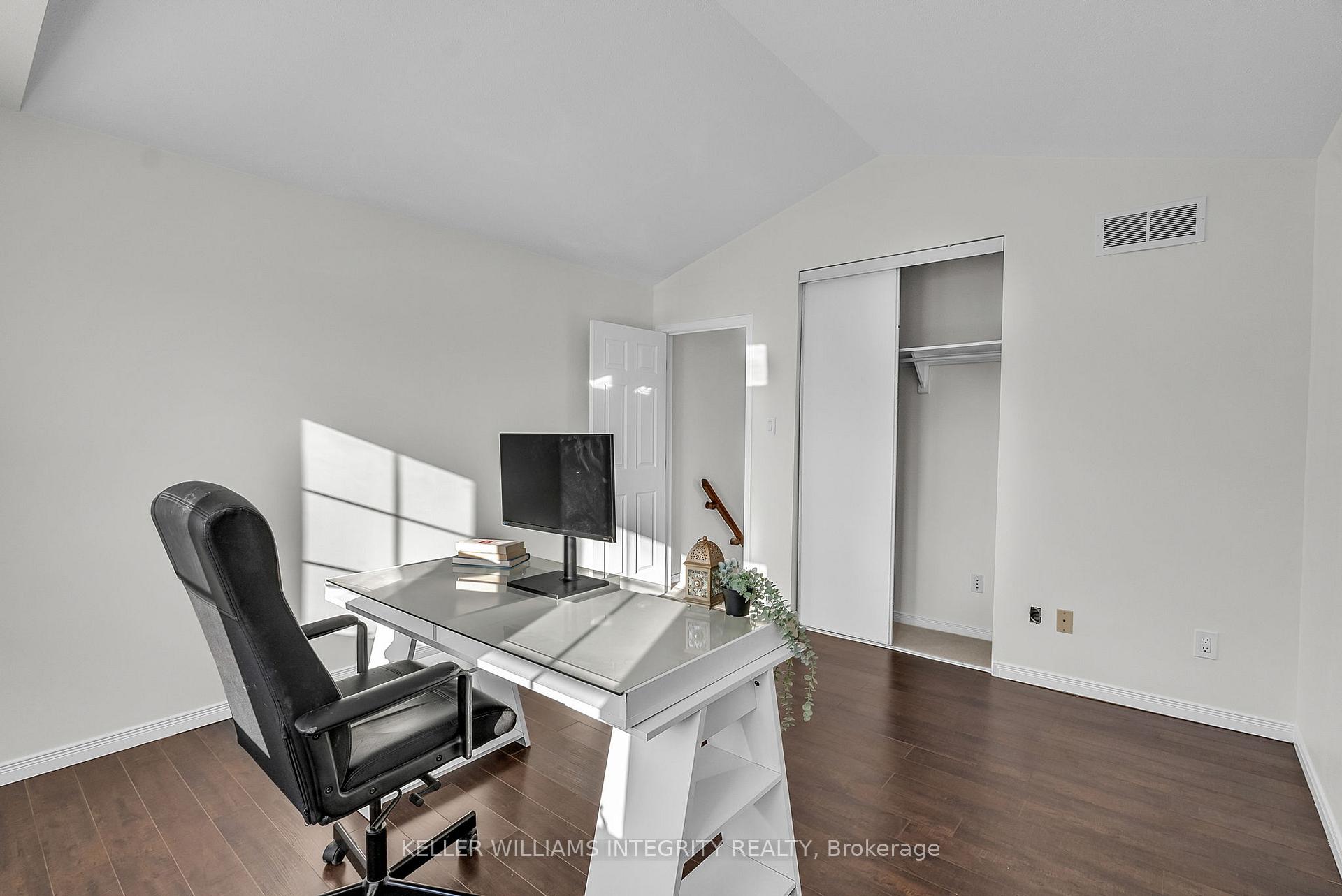 Photo 32 of 53 Carwood Circle, Ottawa, Carson Meadows — HOMEH