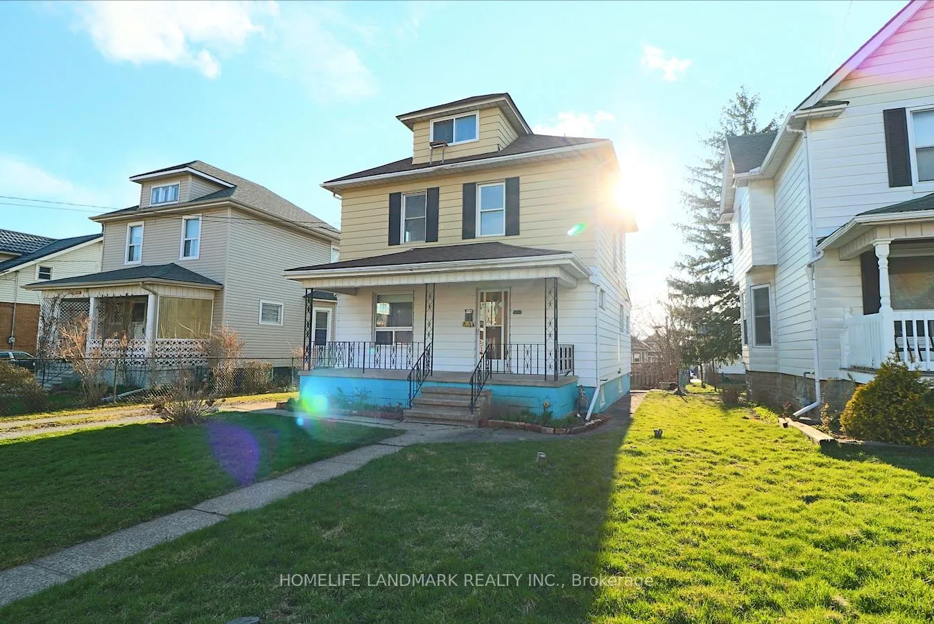 Front of 5283 Heywood Avenue