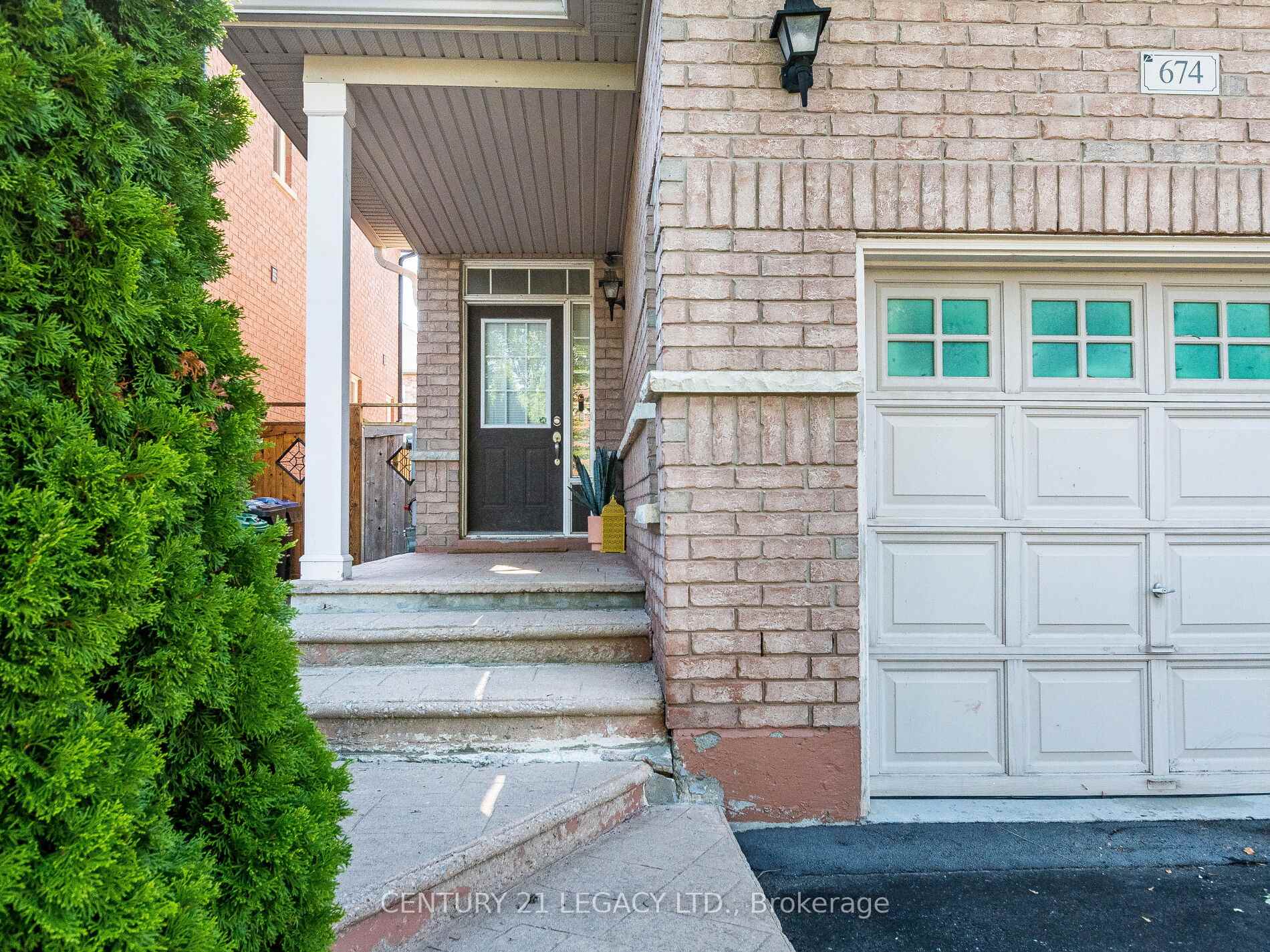 Photo 3 of 674 Coach Drive SE, Mississauga, Hurontario — HOMEH
