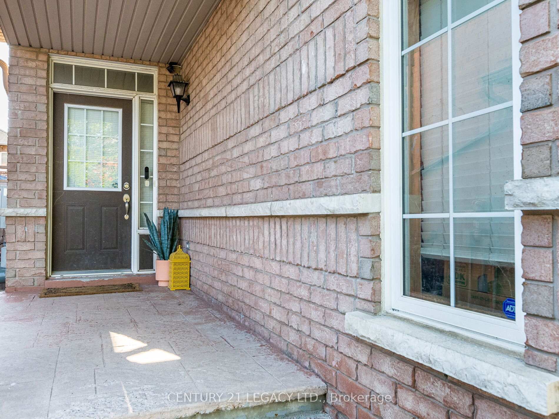 Photo 4 of 674 Coach Drive SE, Mississauga, Hurontario — HOMEH
