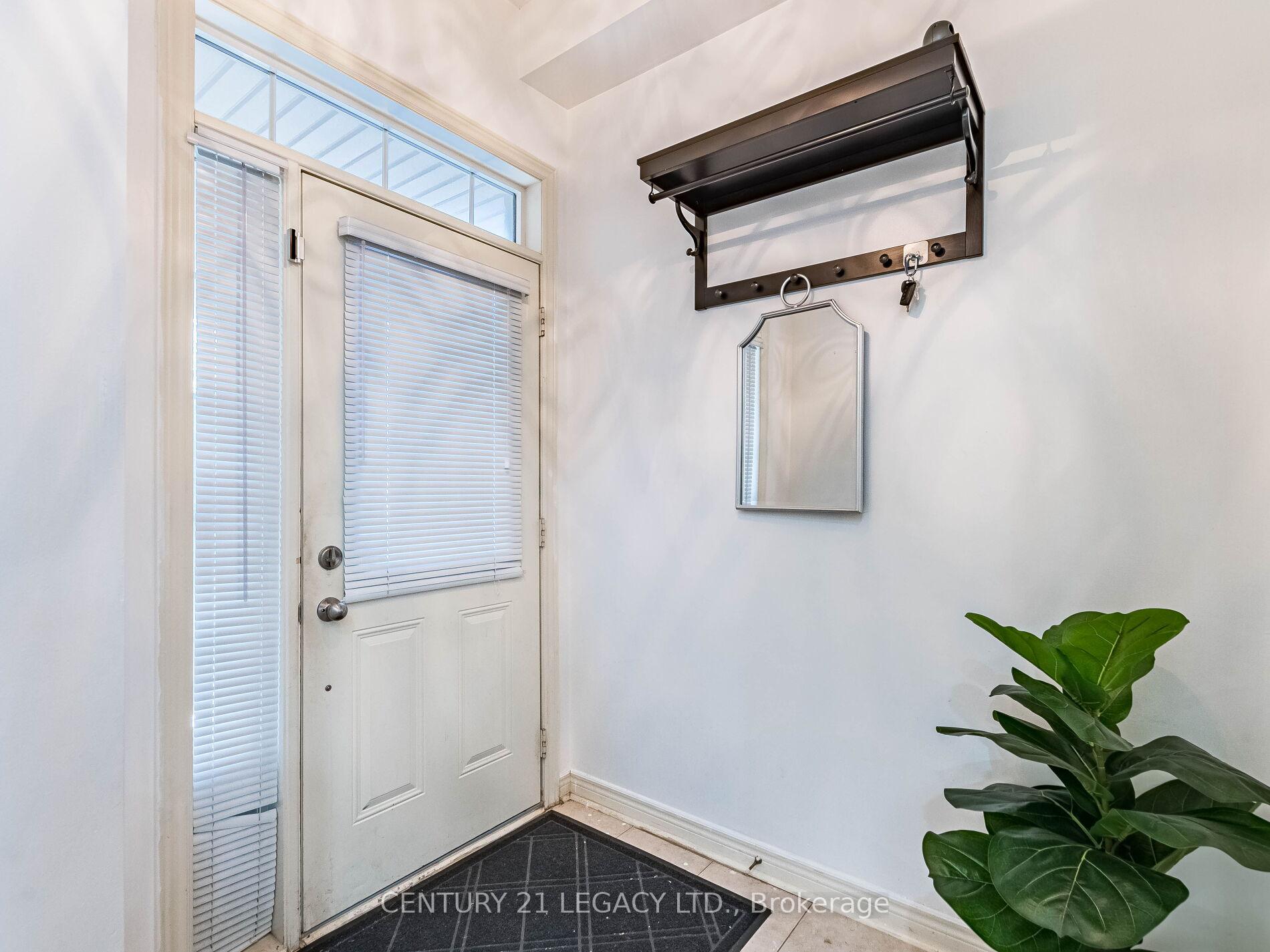Photo 5 of 674 Coach Drive SE, Mississauga, Hurontario — HOMEH