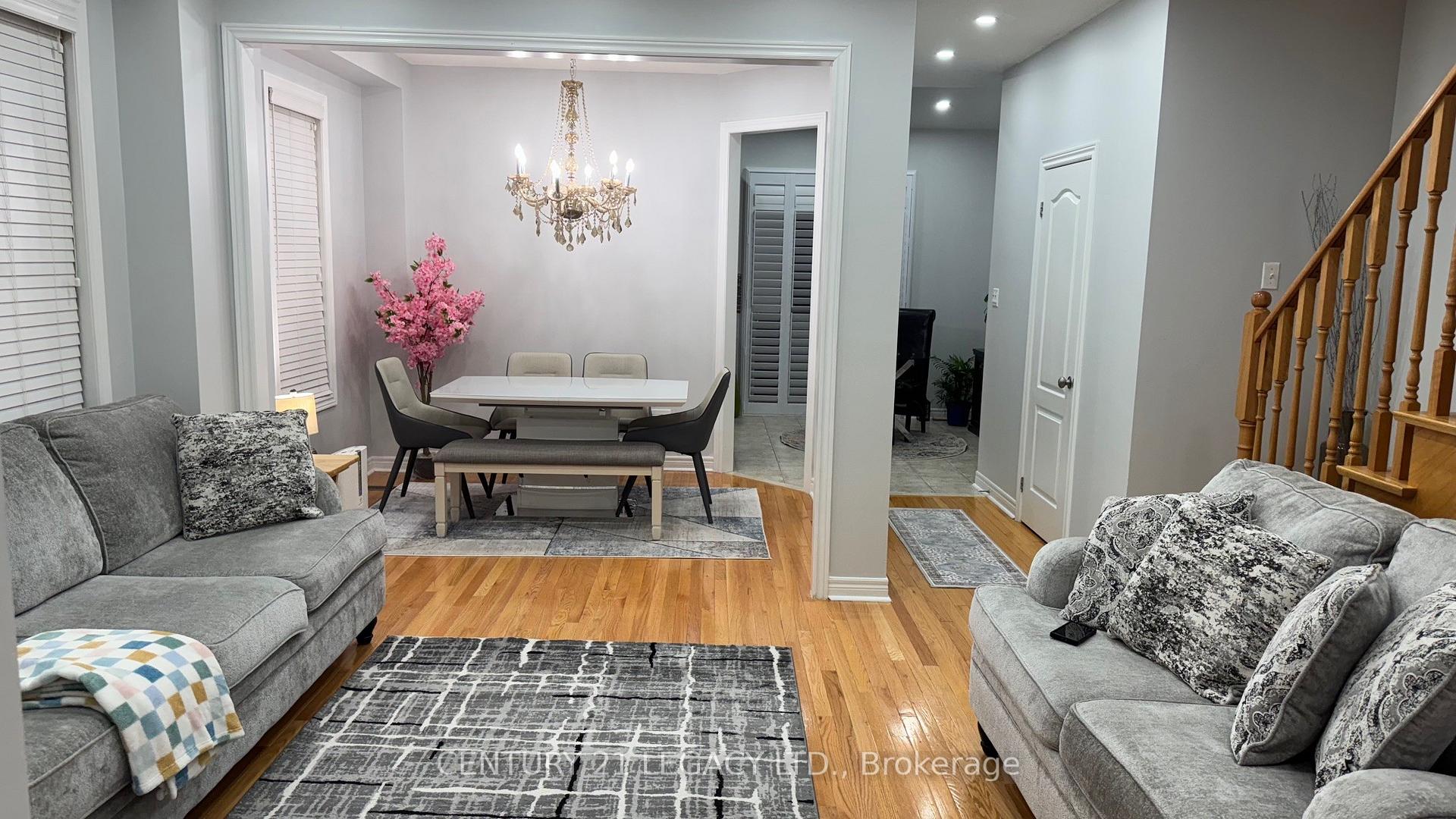 Photo 10 of 674 Coach Drive SE, Mississauga, Hurontario — HOMEH