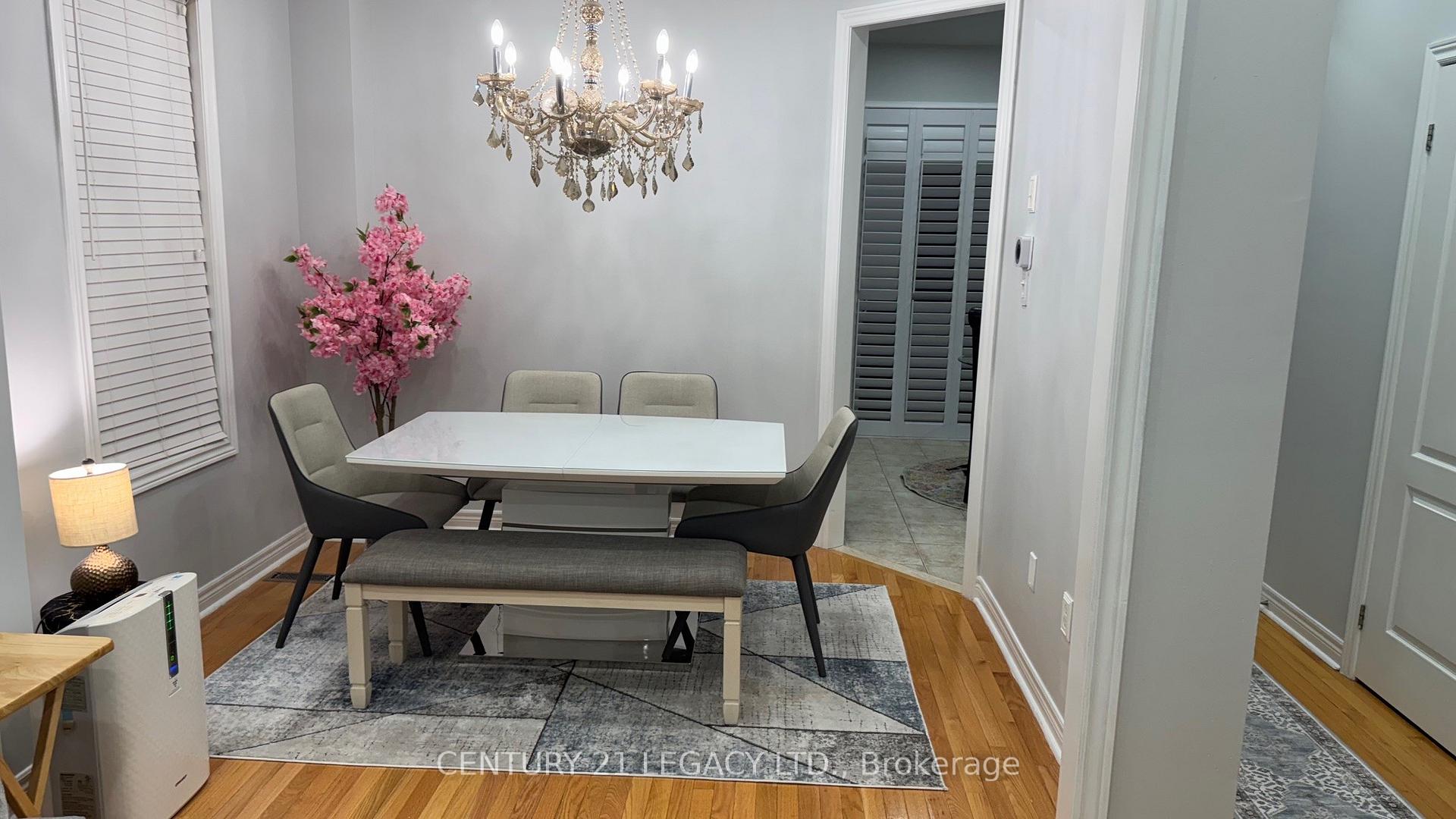 Photo 12 of 674 Coach Drive SE, Mississauga, Hurontario — HOMEH