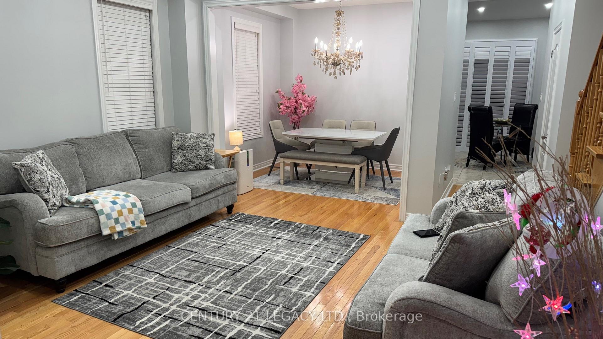 Photo 13 of 674 Coach Drive SE, Mississauga, Hurontario — HOMEH